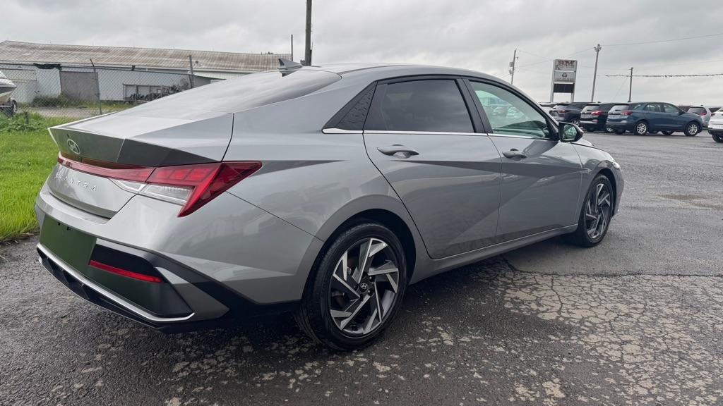 Hyundai Elantra  2025