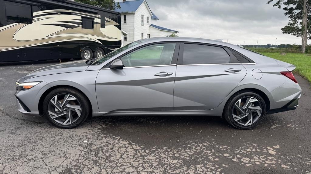 Hyundai Elantra  2025