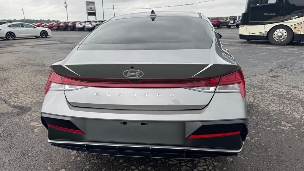 Hyundai Elantra  2025