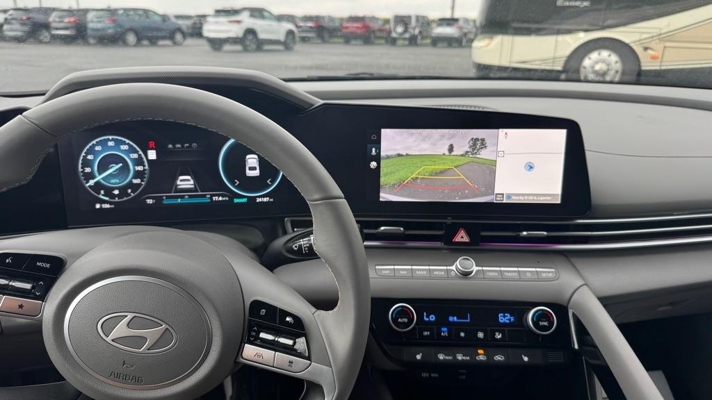 Hyundai Elantra  2025