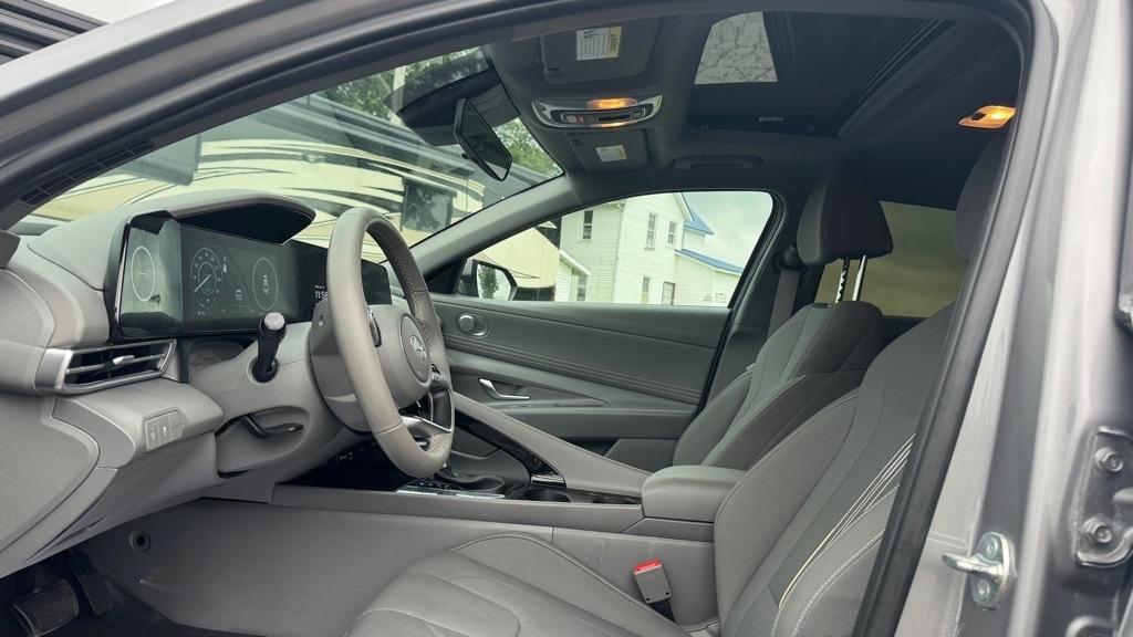 Hyundai Elantra  2025