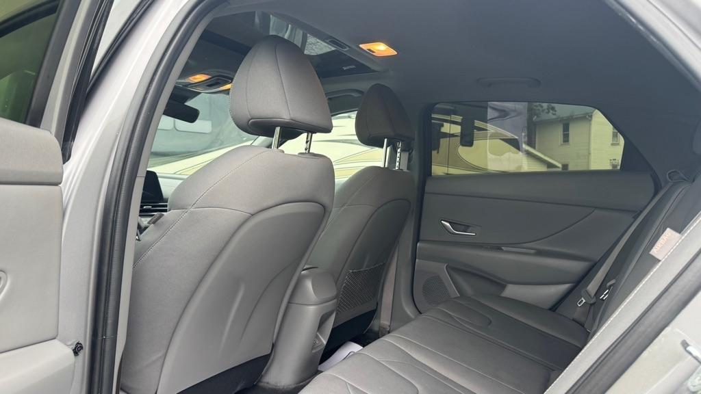 Hyundai Elantra  2025