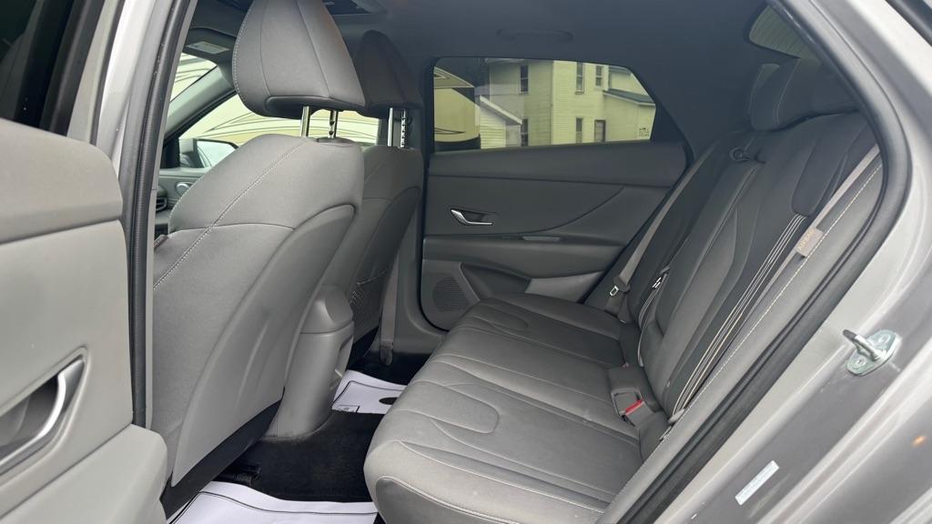 Hyundai Elantra  2025