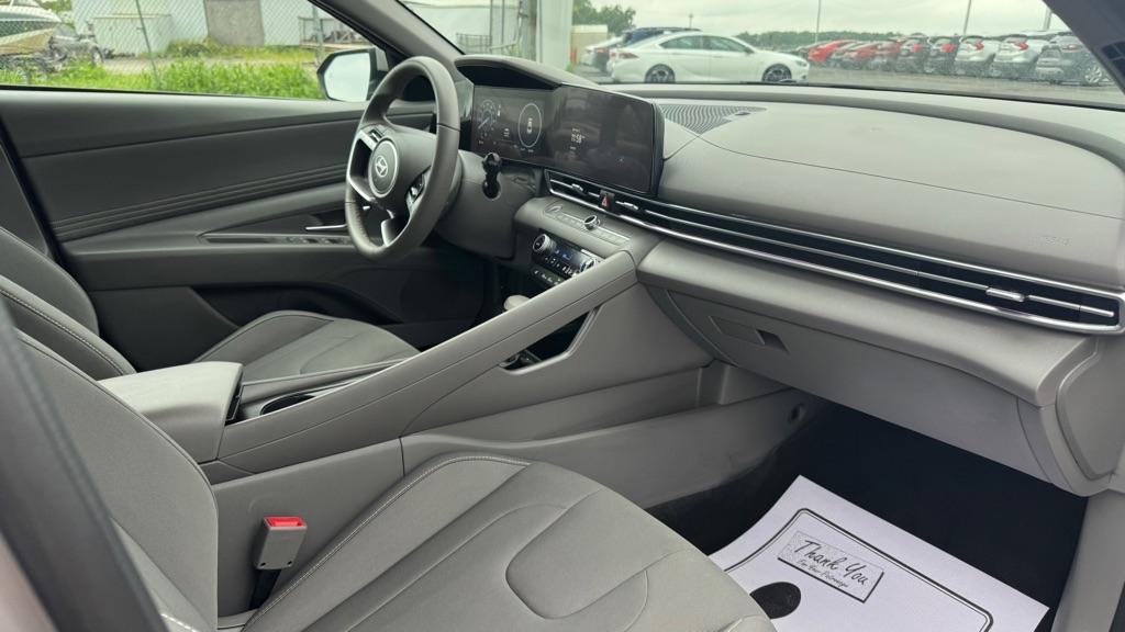 Hyundai Elantra  2025