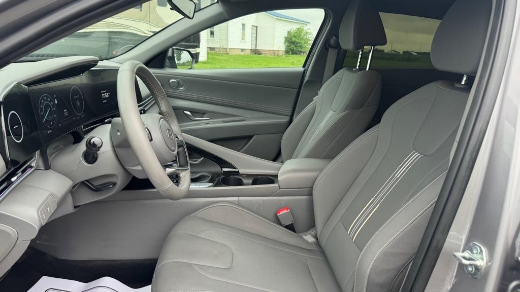 Hyundai Elantra  2025
