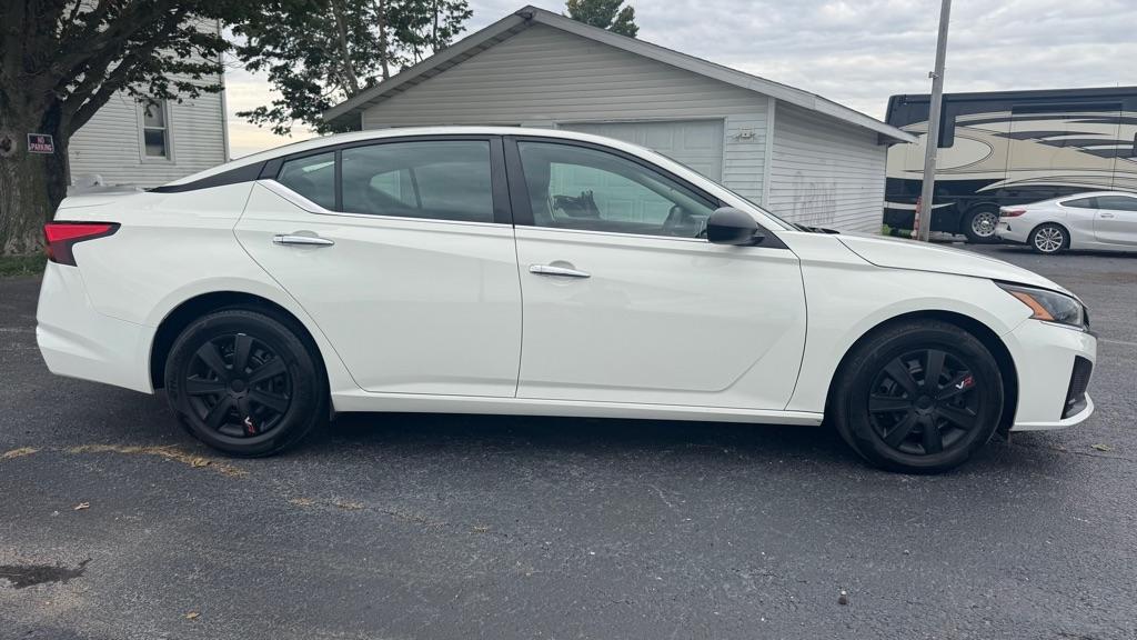 Nissan Altima  2025