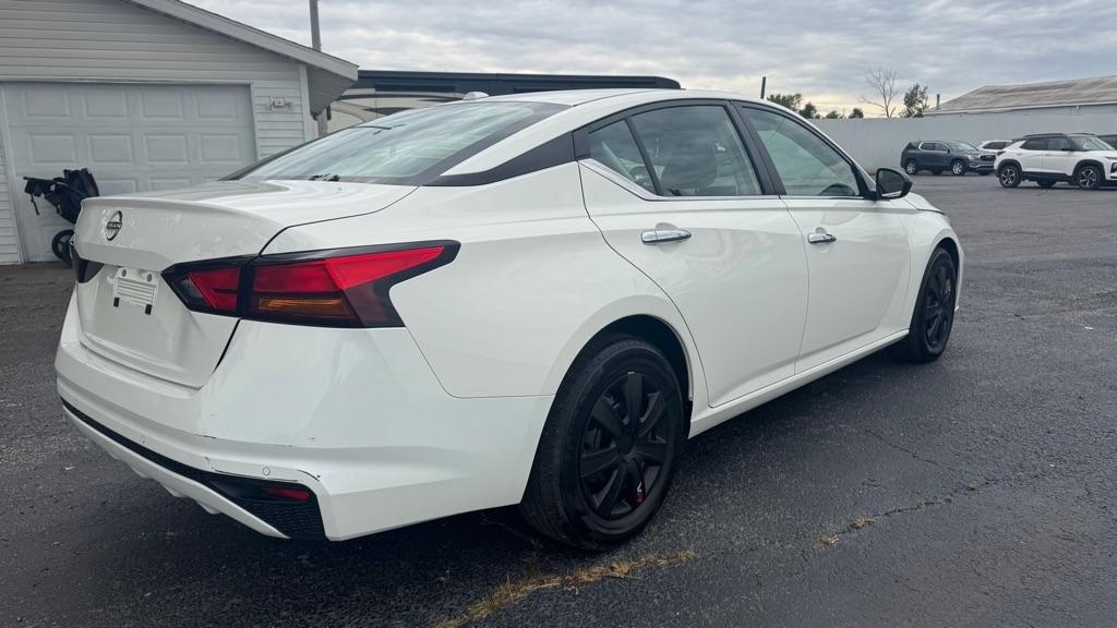 Nissan Altima  2025