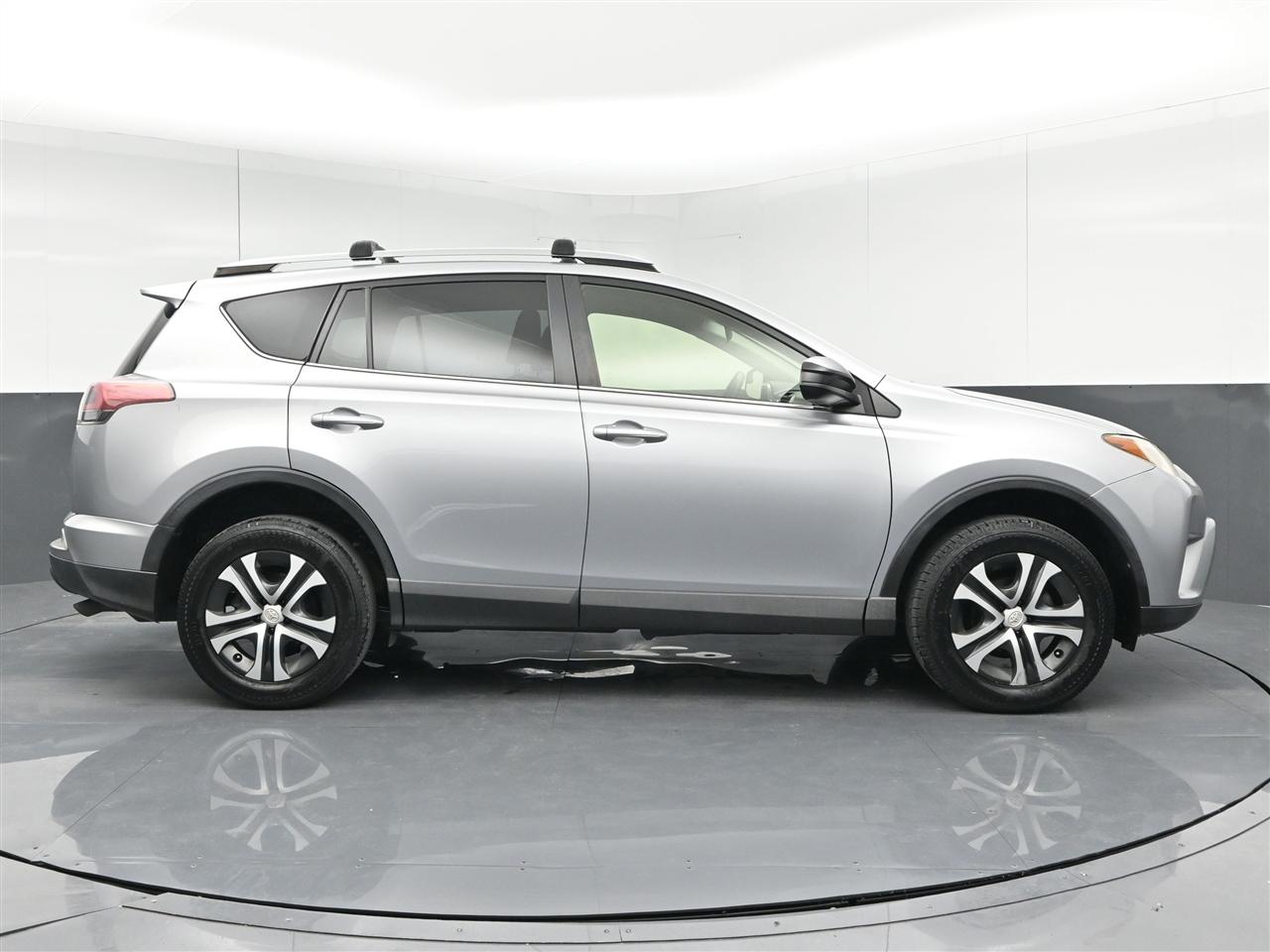 Toyota RAV4 LE FWD 2018