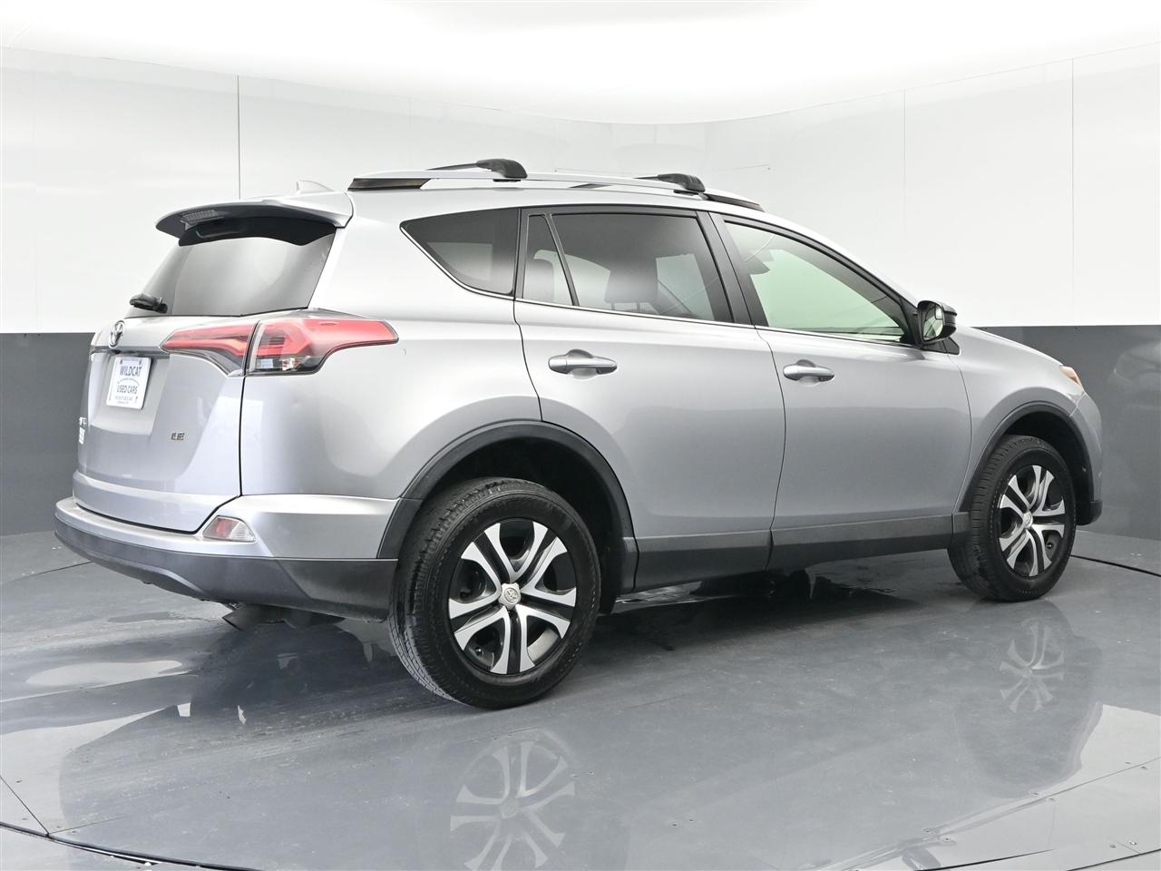 Toyota RAV4 LE FWD 2018