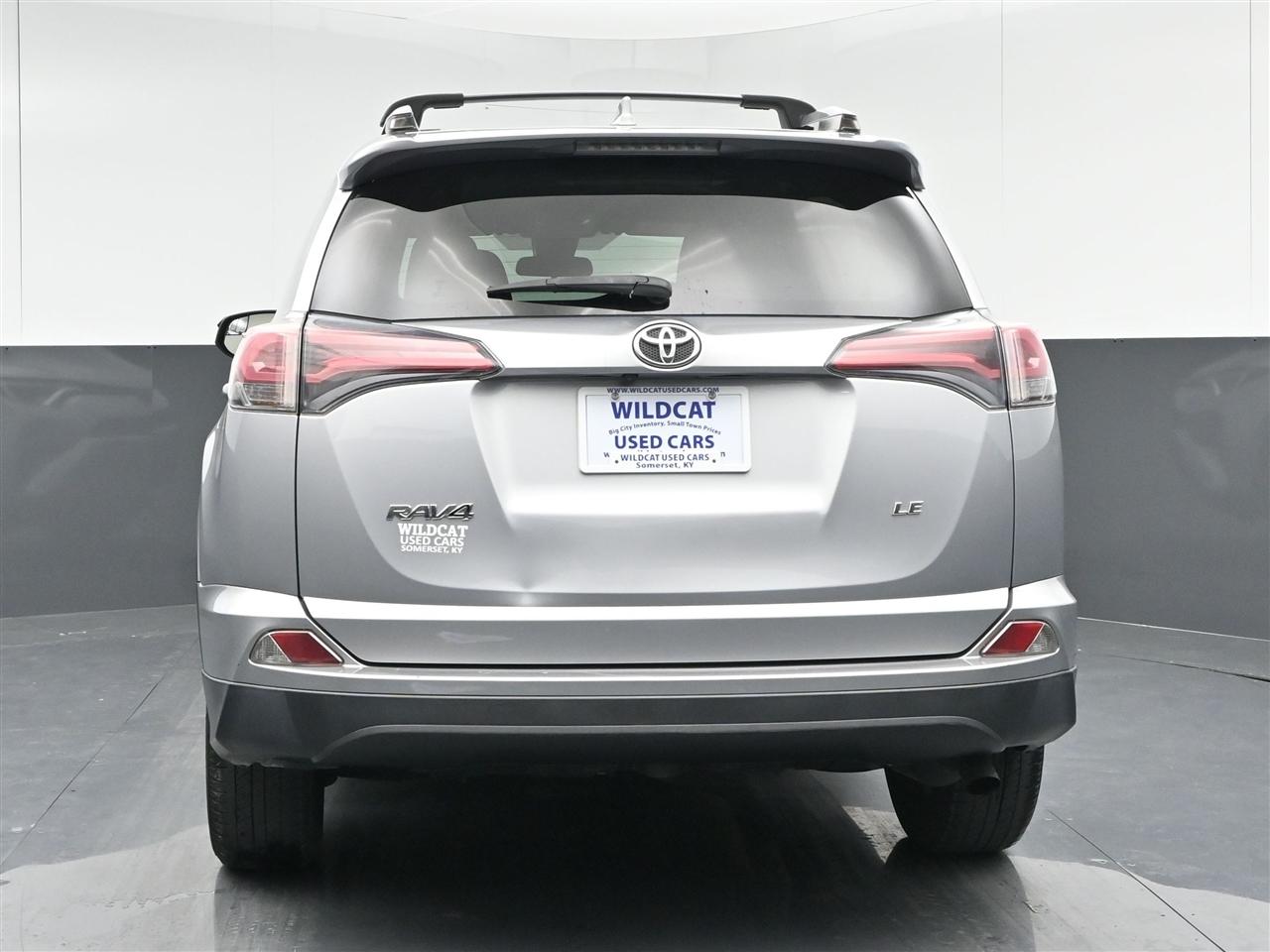 Toyota RAV4 LE FWD 2018