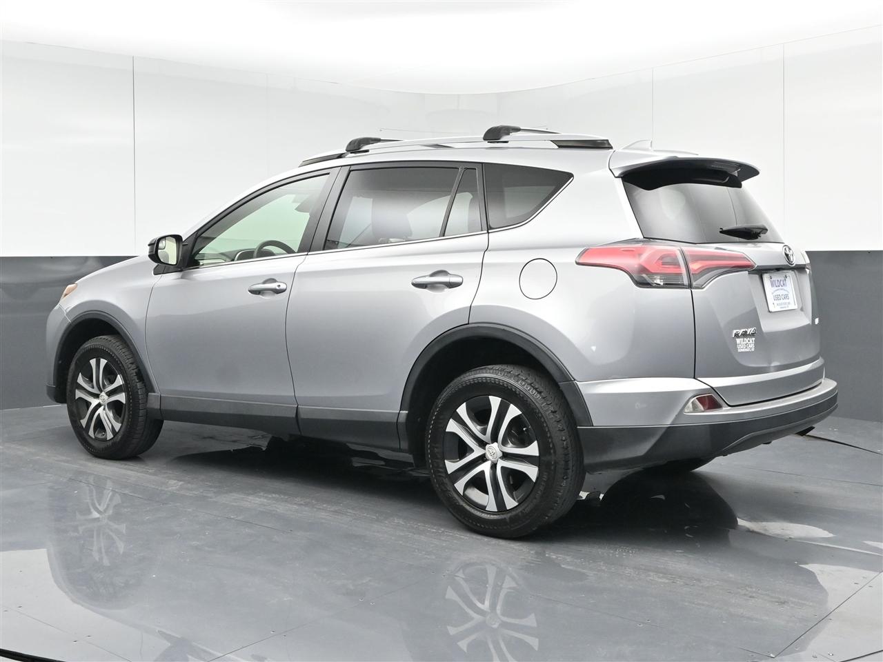 Toyota RAV4 LE FWD 2018