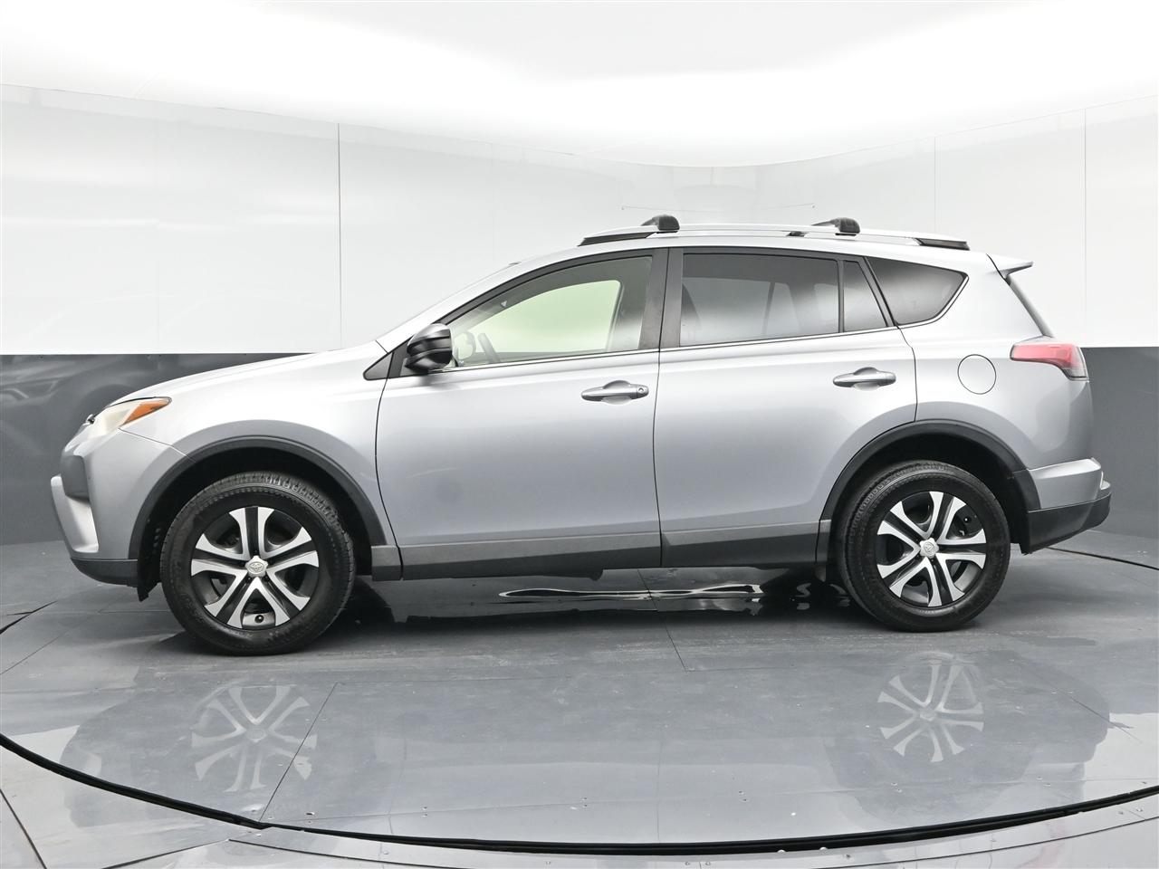 Toyota RAV4 LE FWD 2018