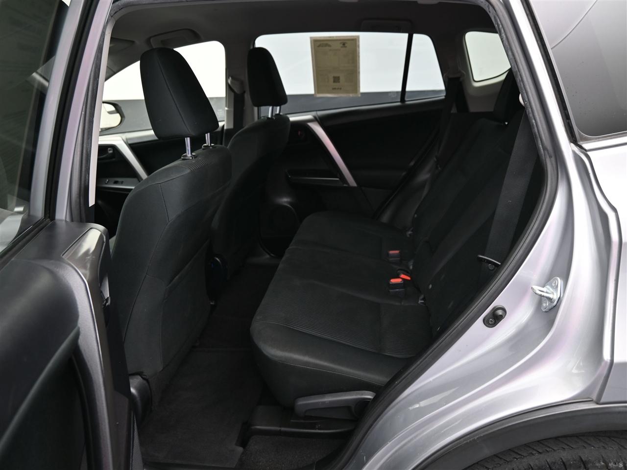 Toyota RAV4 LE FWD 2018