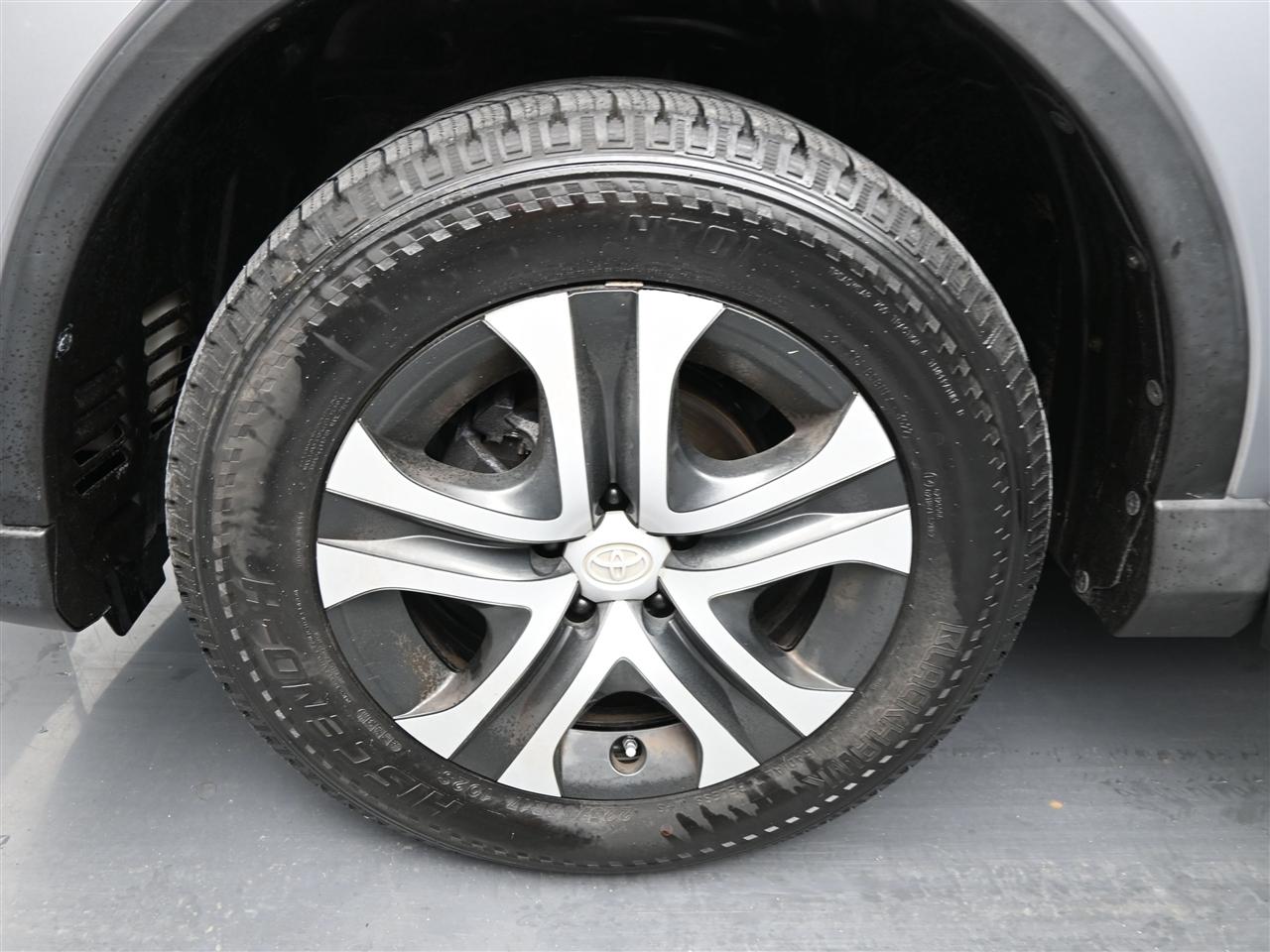 Toyota RAV4 LE FWD 2018