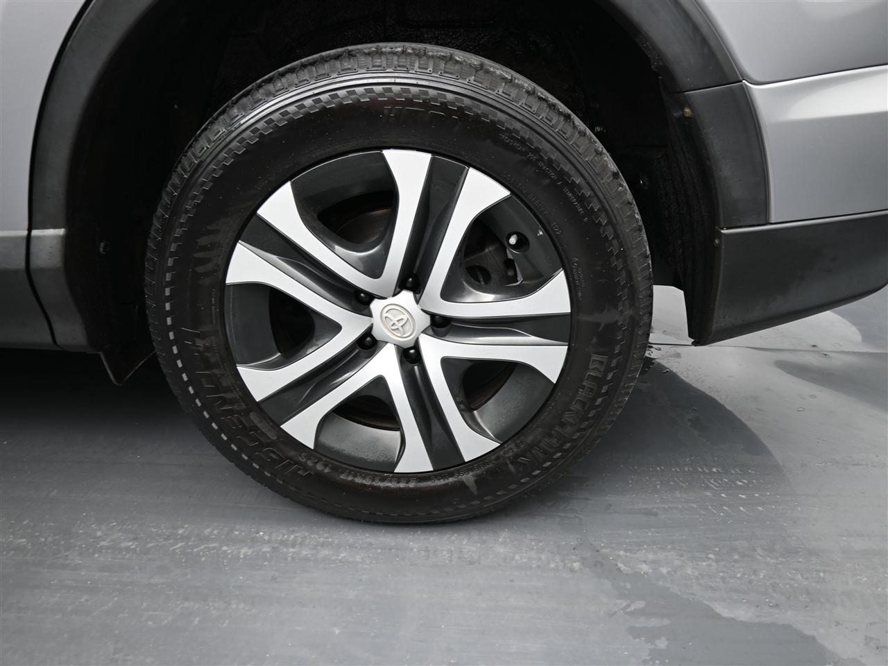 Toyota RAV4 LE FWD 2018