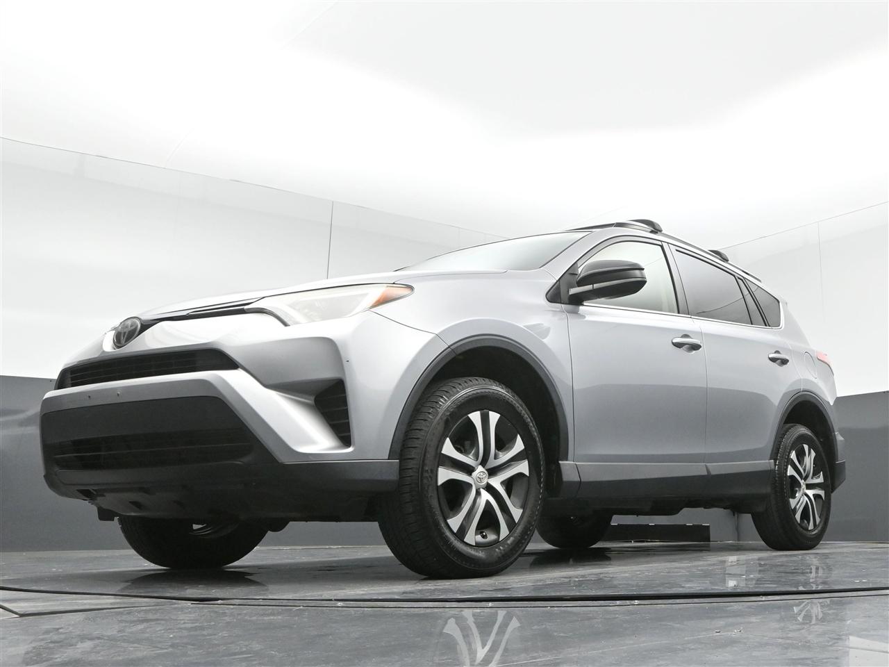 Toyota RAV4 LE FWD 2018