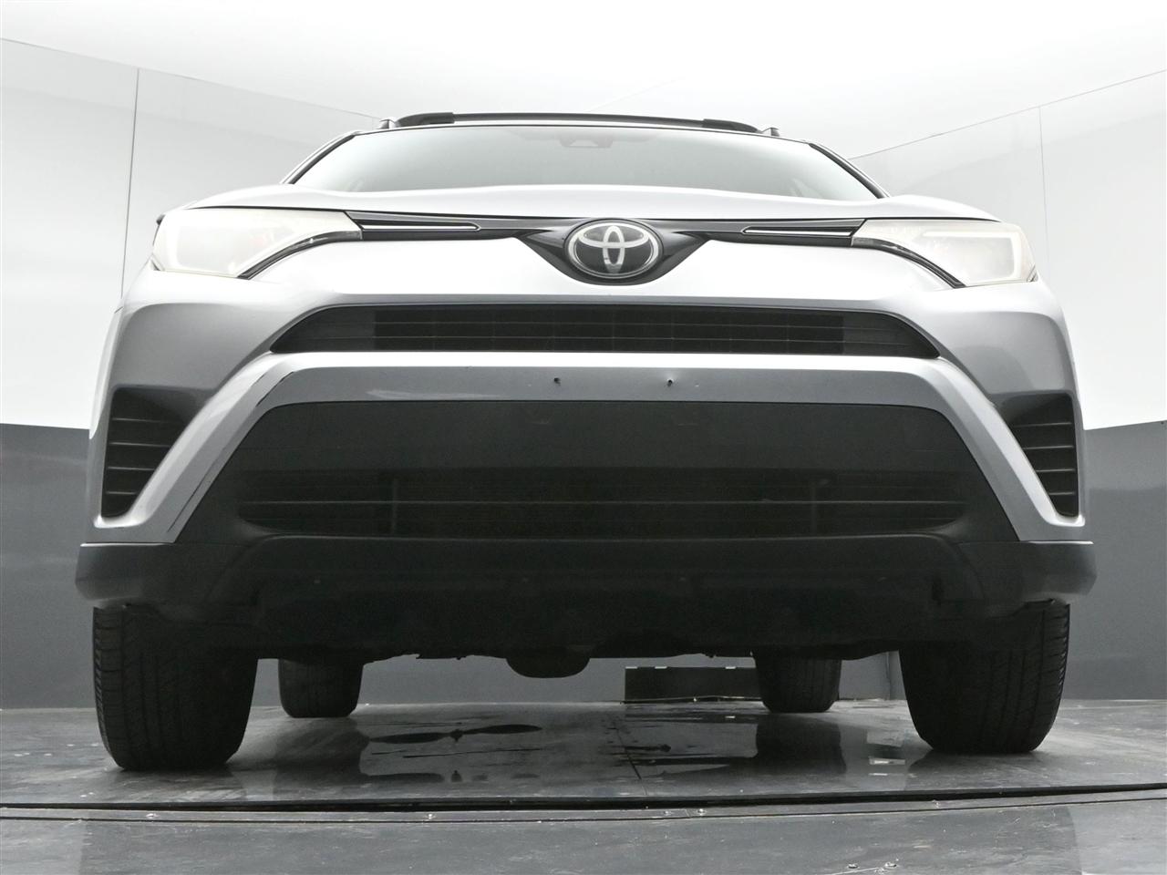 Toyota RAV4 LE FWD 2018