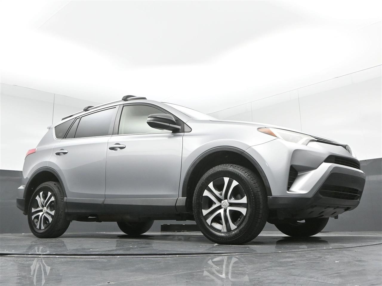 Toyota RAV4 LE FWD 2018