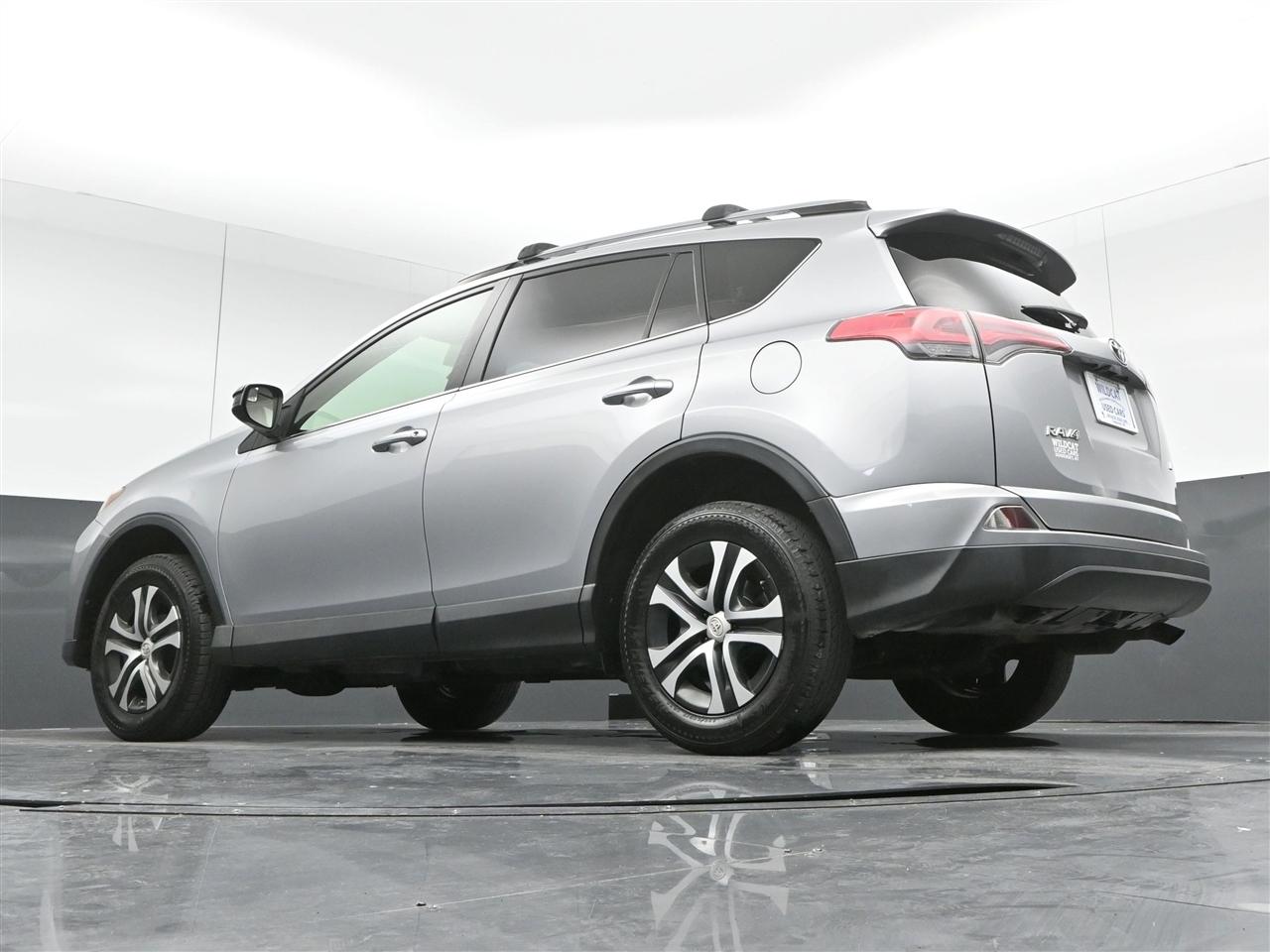 Toyota RAV4 LE FWD 2018