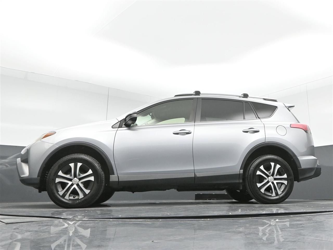 Toyota RAV4 LE FWD 2018