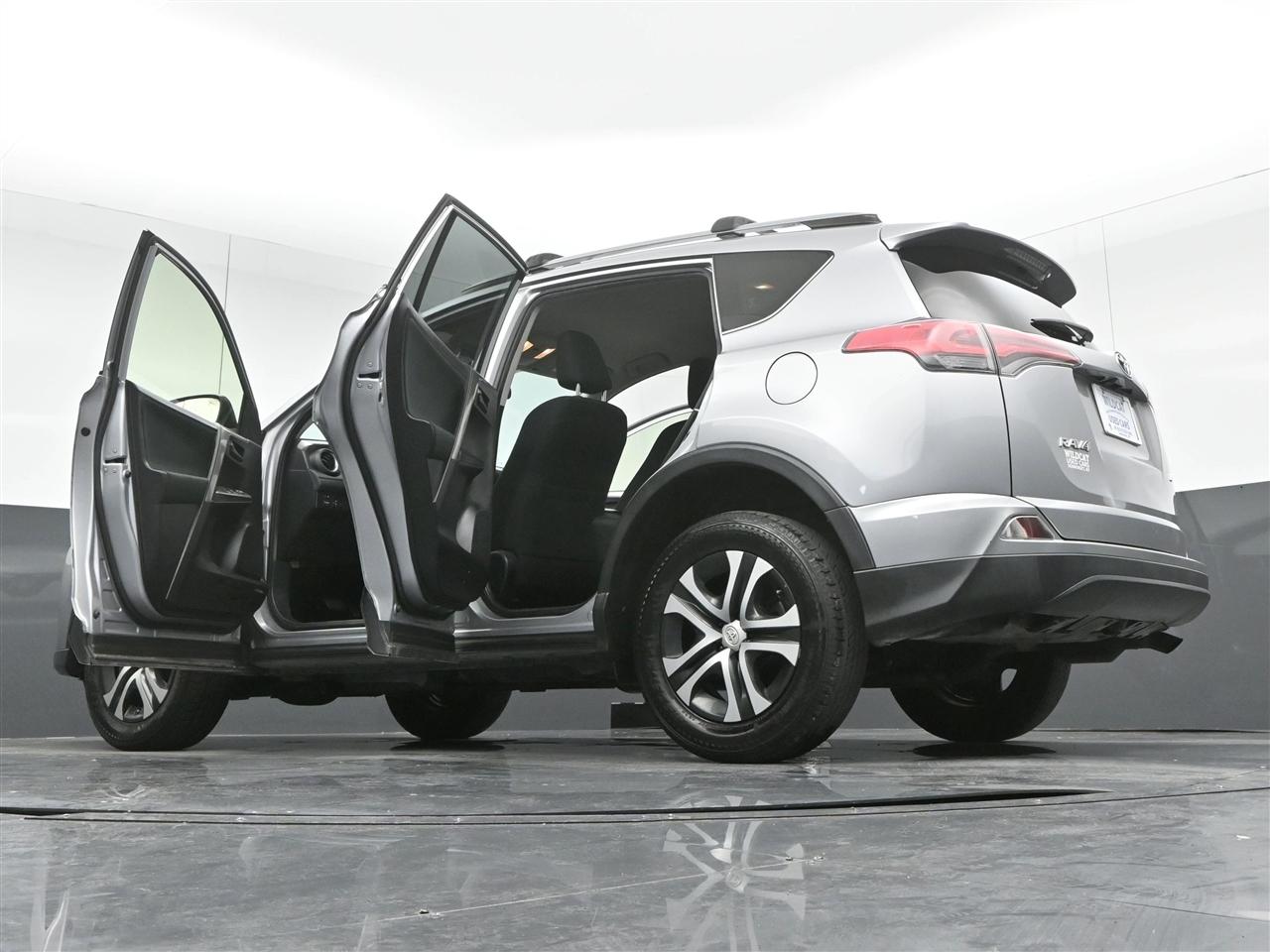 Toyota RAV4 LE FWD 2018