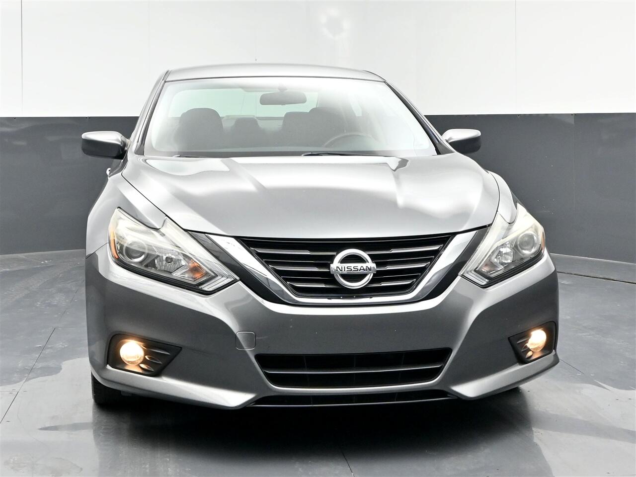 2017 Nissan Altima 2.5 SR photo 2