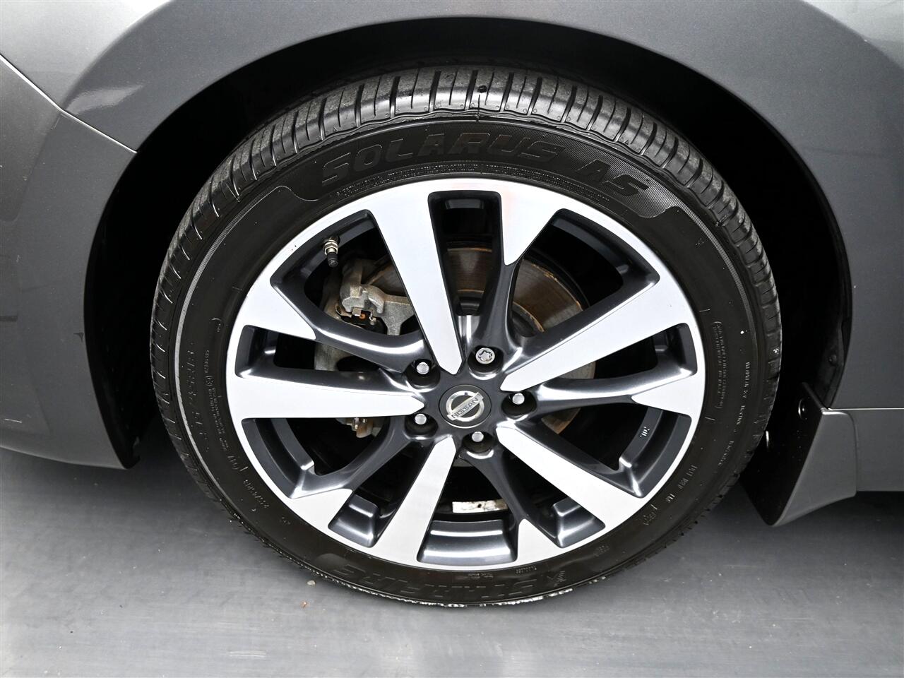 2017 Nissan Altima 2.5 SR photo 17