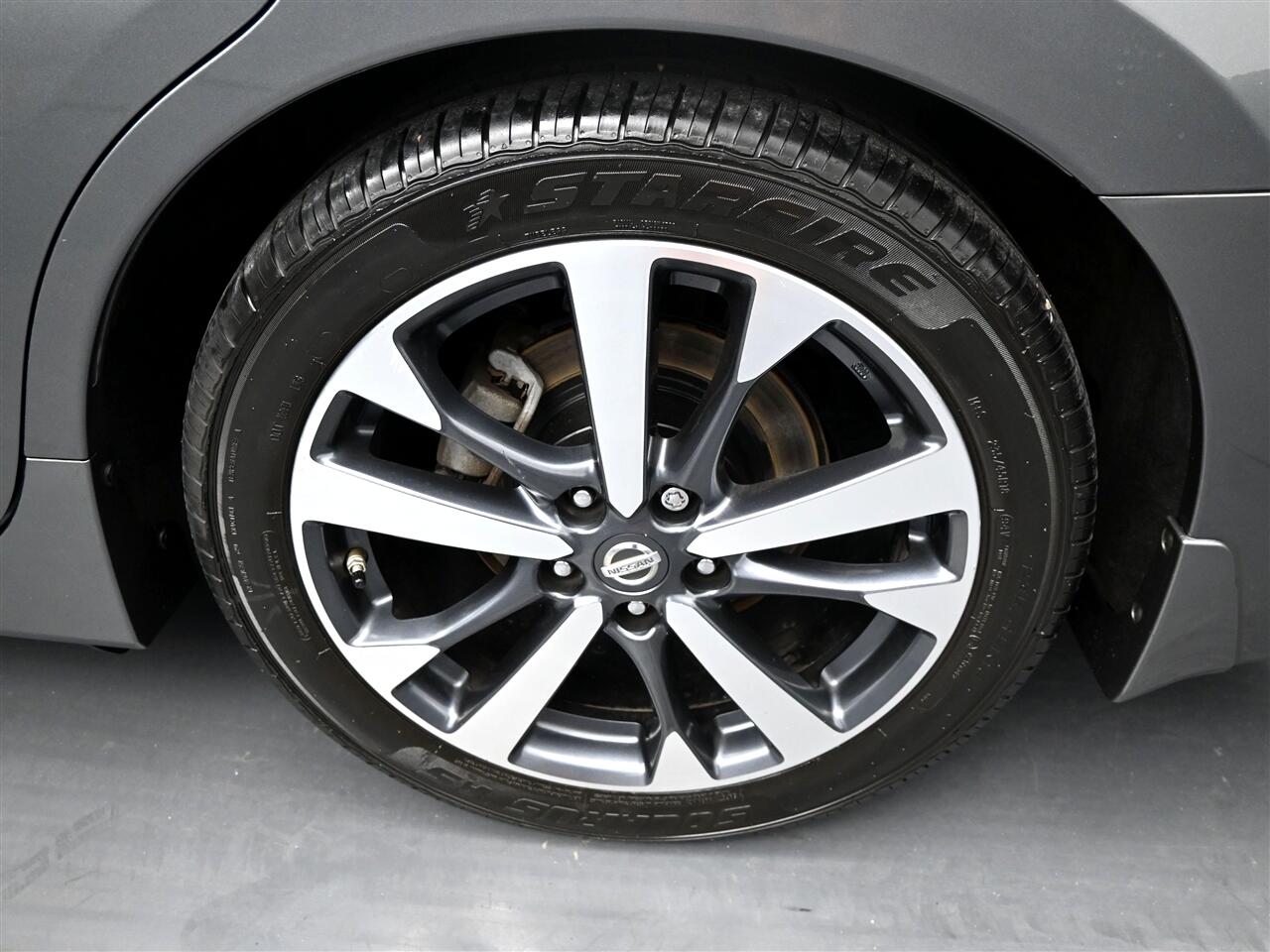 2017 Nissan Altima 2.5 SR photo 19