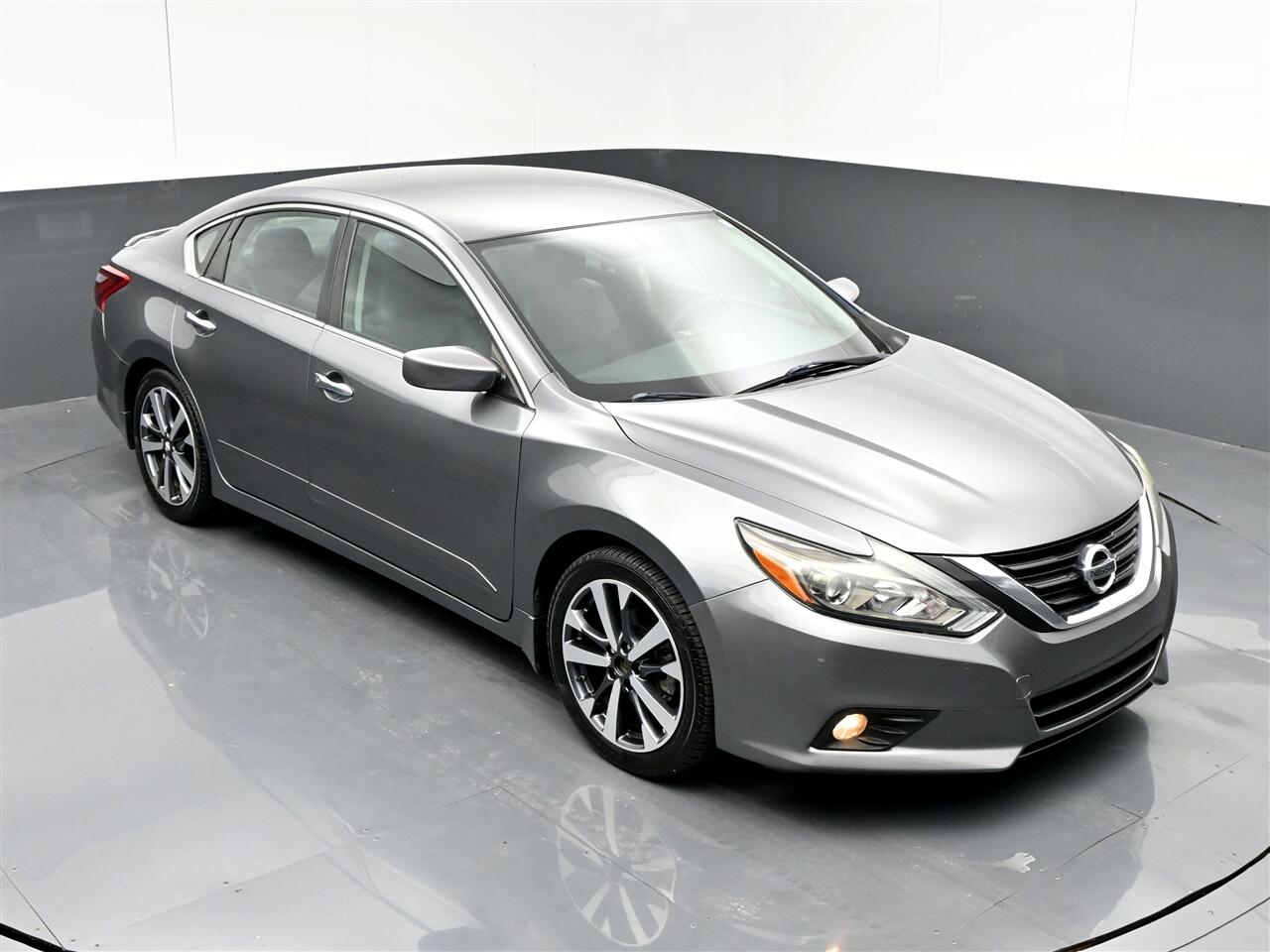 2017 Nissan Altima 2.5 SR photo 23