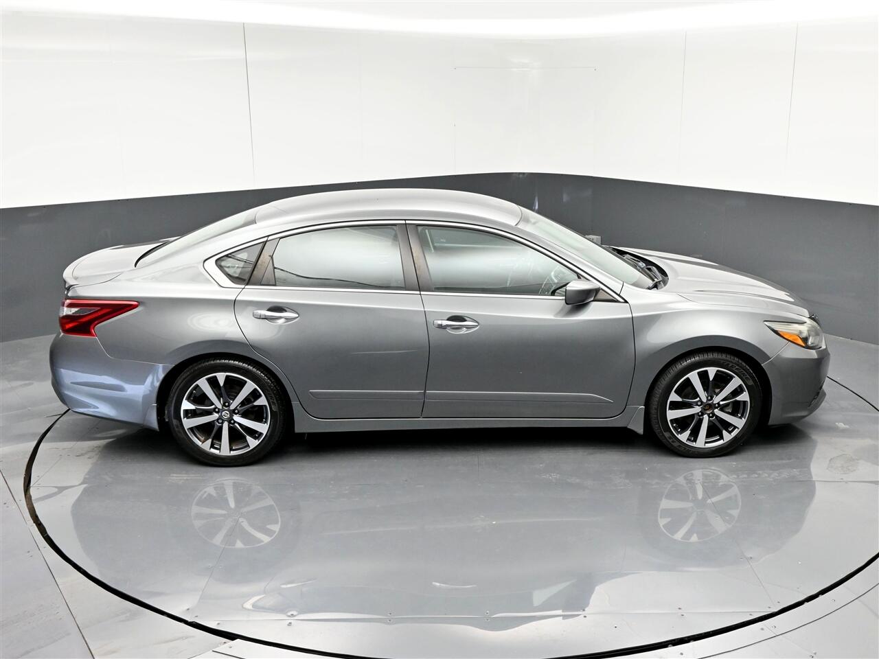 2017 Nissan Altima 2.5 SR photo 24