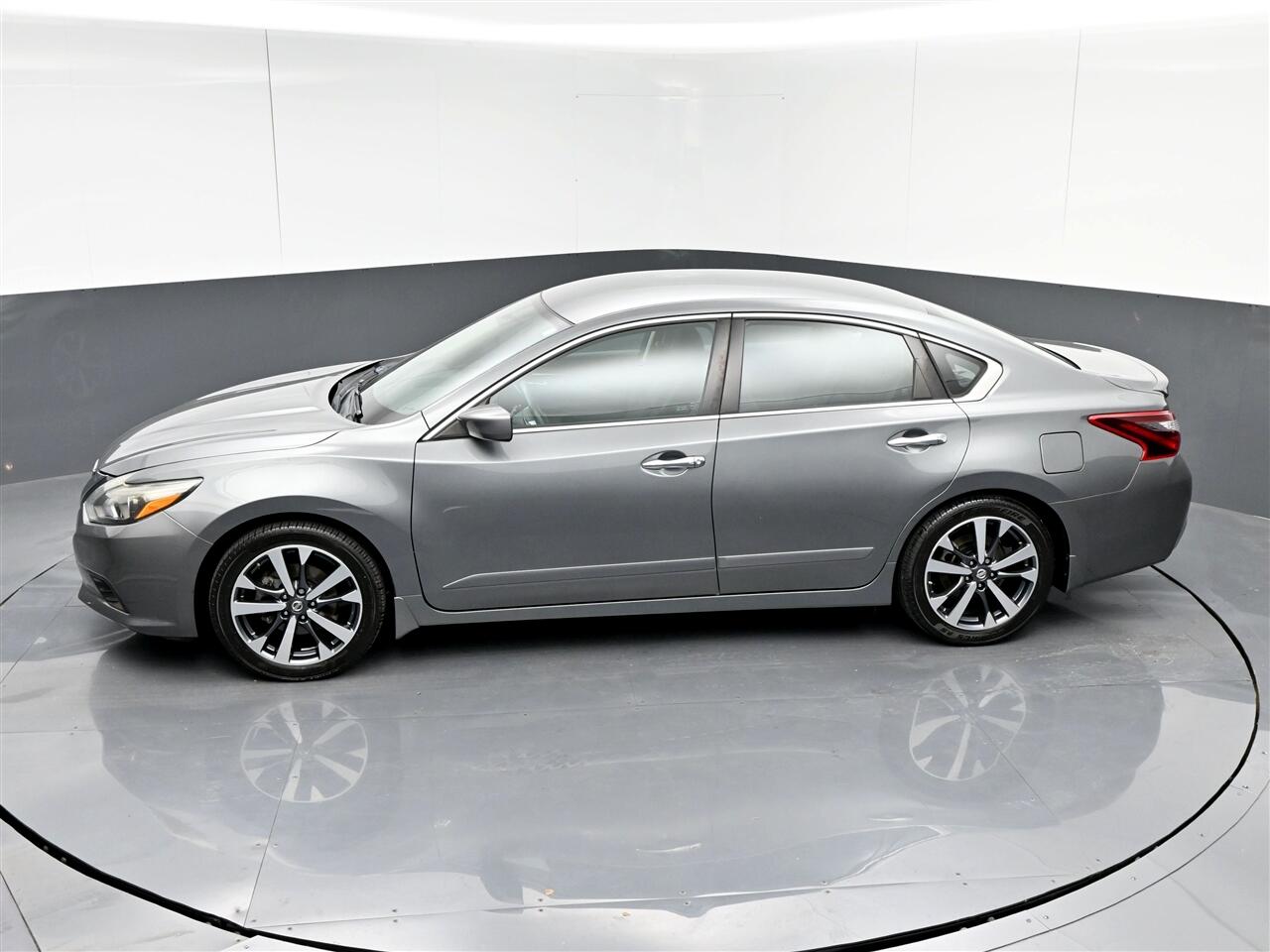 2017 Nissan Altima 2.5 SR photo 28