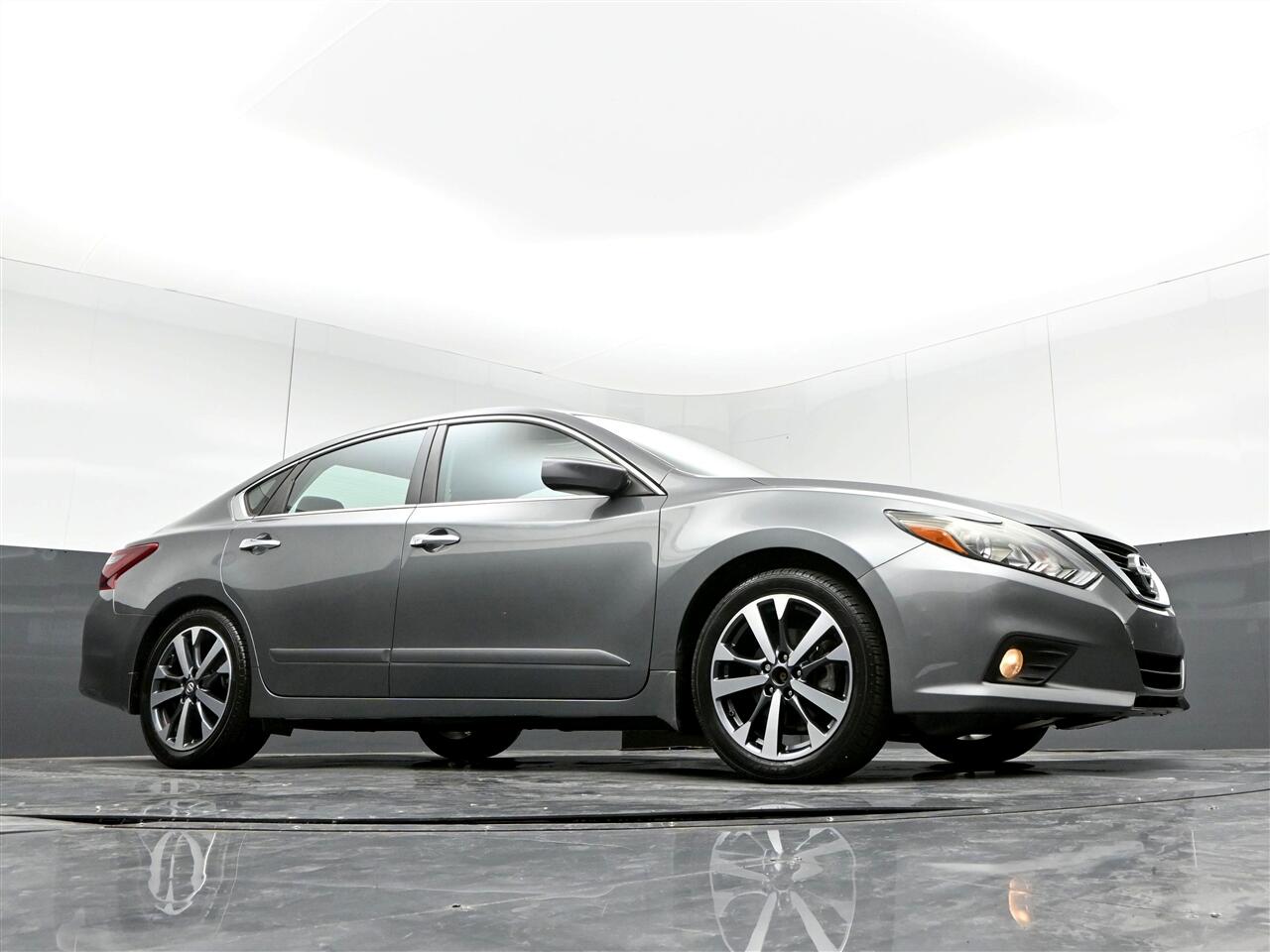 2017 Nissan Altima 2.5 SR photo 31