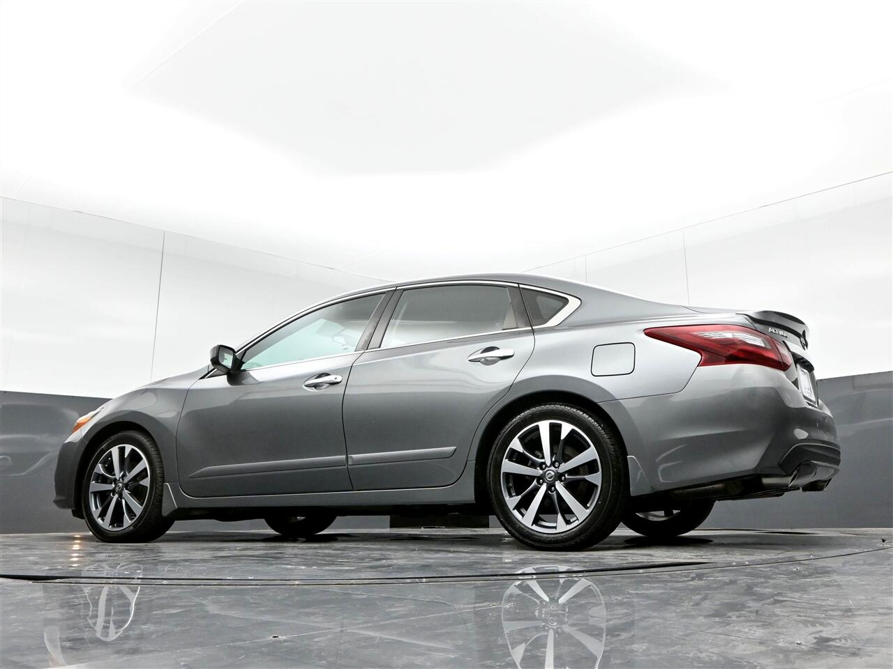 2017 Nissan Altima 2.5 SR photo 35