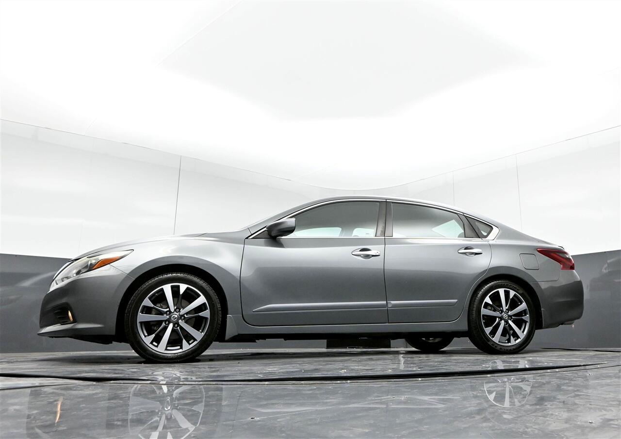 2017 Nissan Altima 2.5 SR photo 36