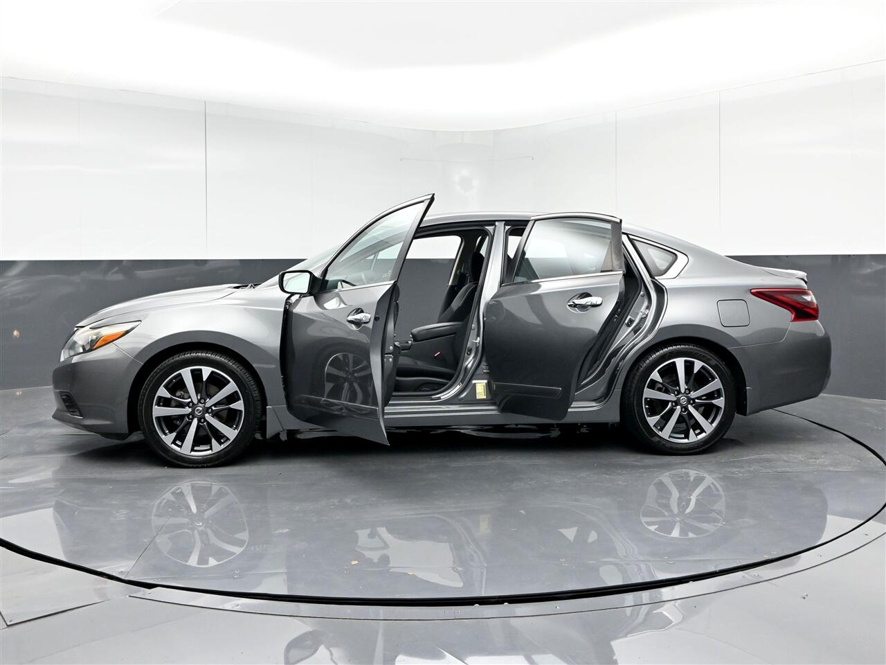 2017 Nissan Altima 2.5 SR photo 40
