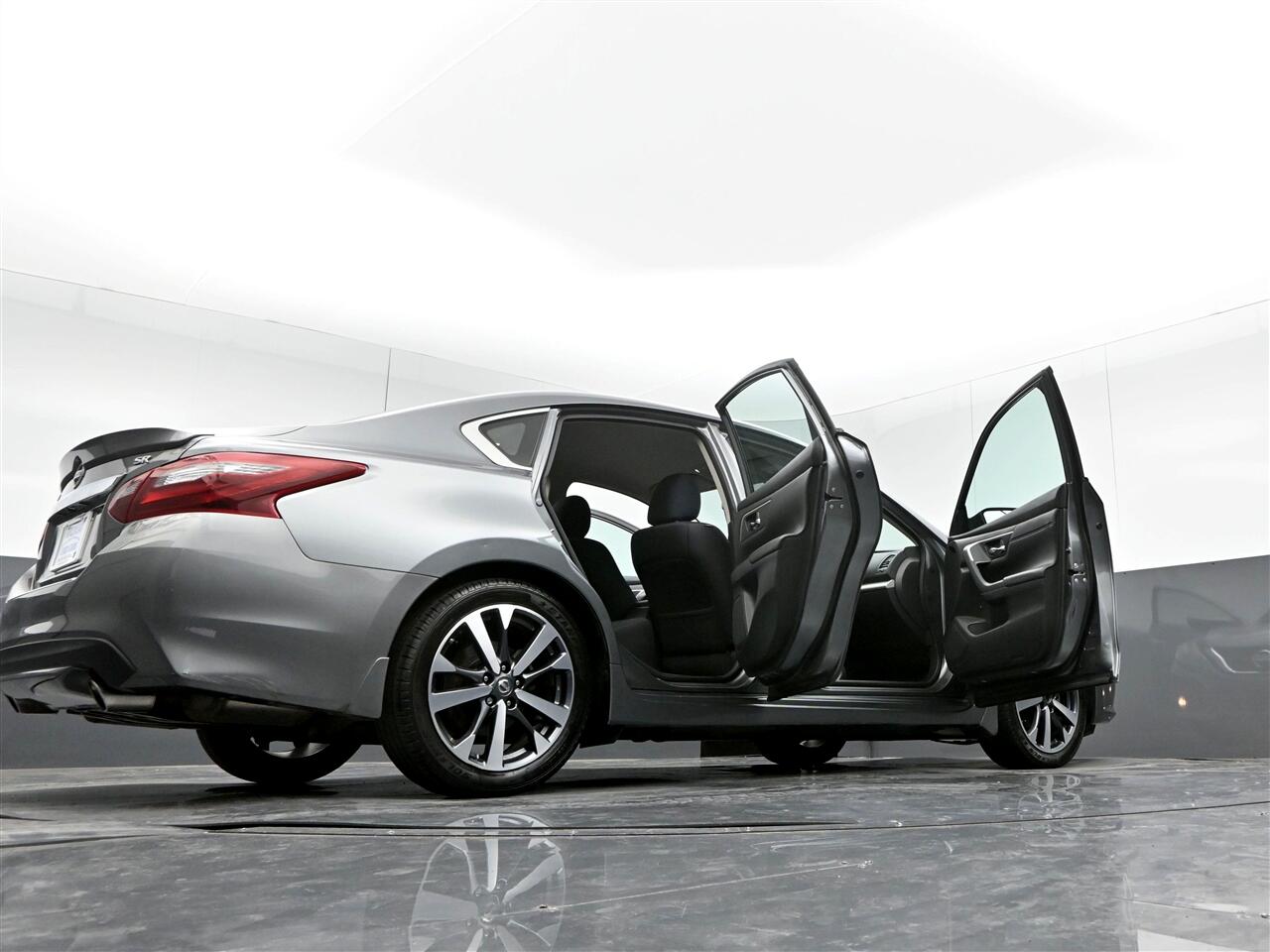 2017 Nissan Altima 2.5 SR photo 42