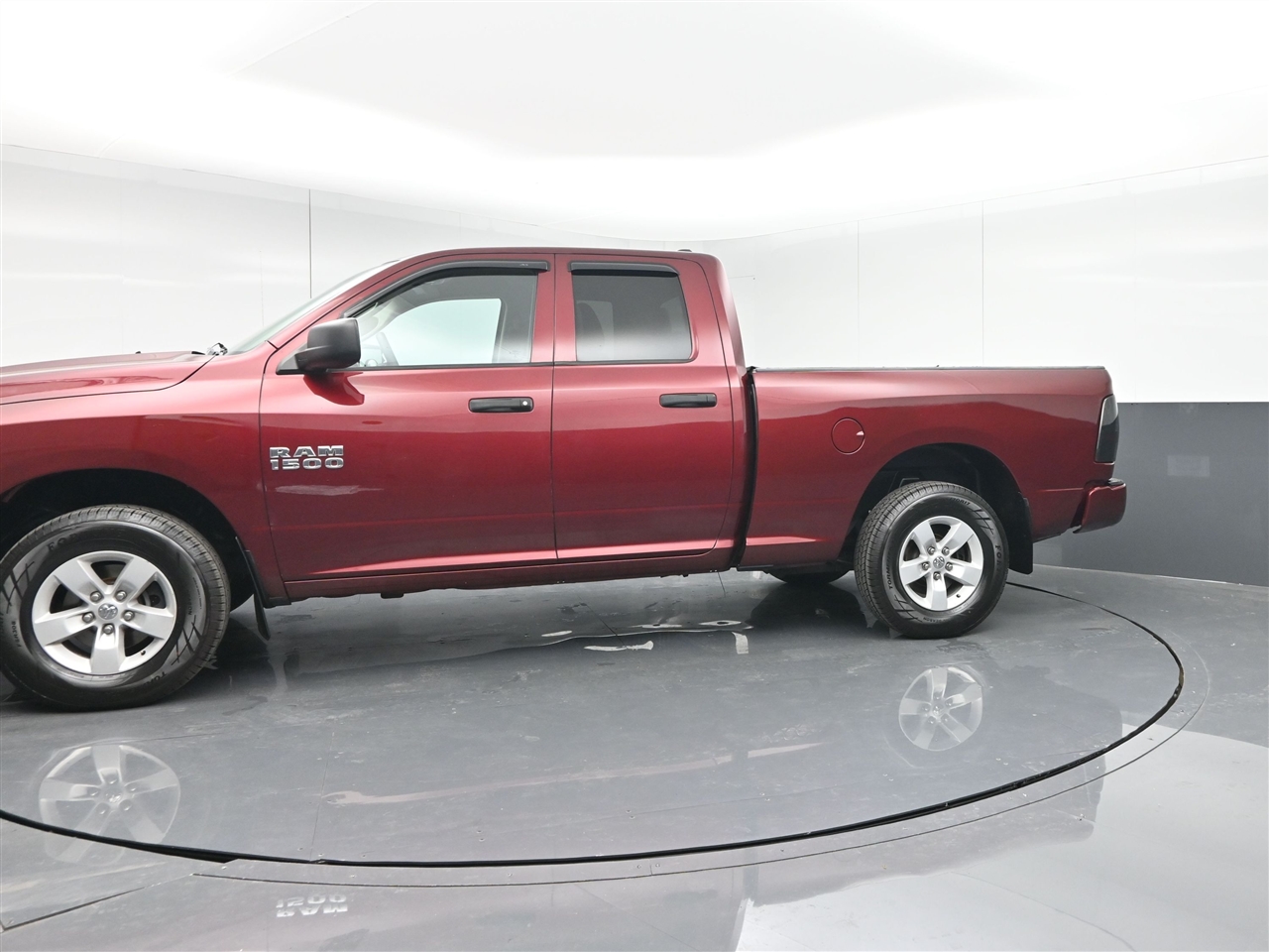 RAM 1500 Tradesman Quad Cab 4WD 2018 RAM 1500 Tradesman Quad Cab 4WD 2018
