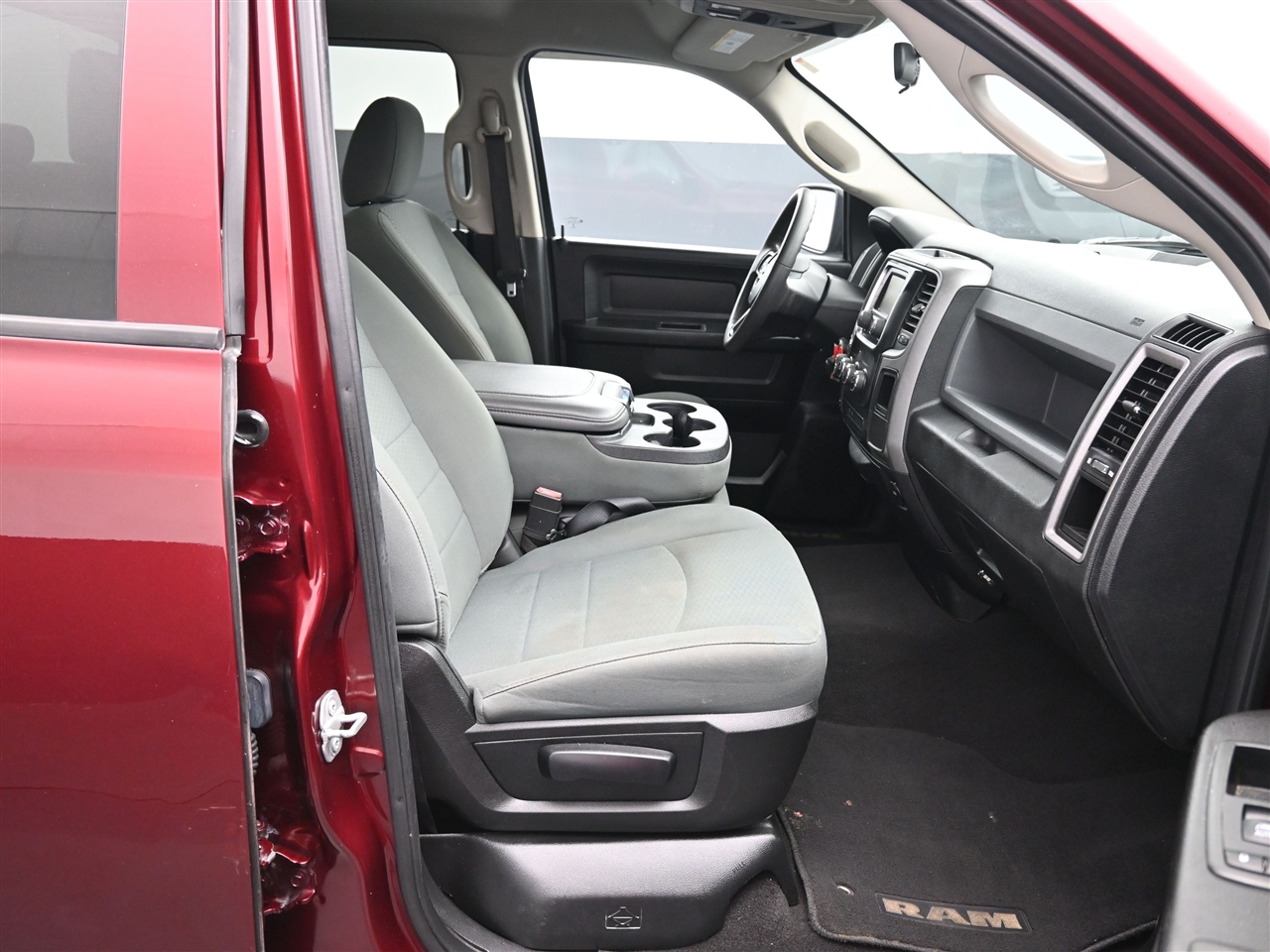 RAM 1500 Tradesman Quad Cab 4WD 2018 RAM 1500 Tradesman Quad Cab 4WD 2018