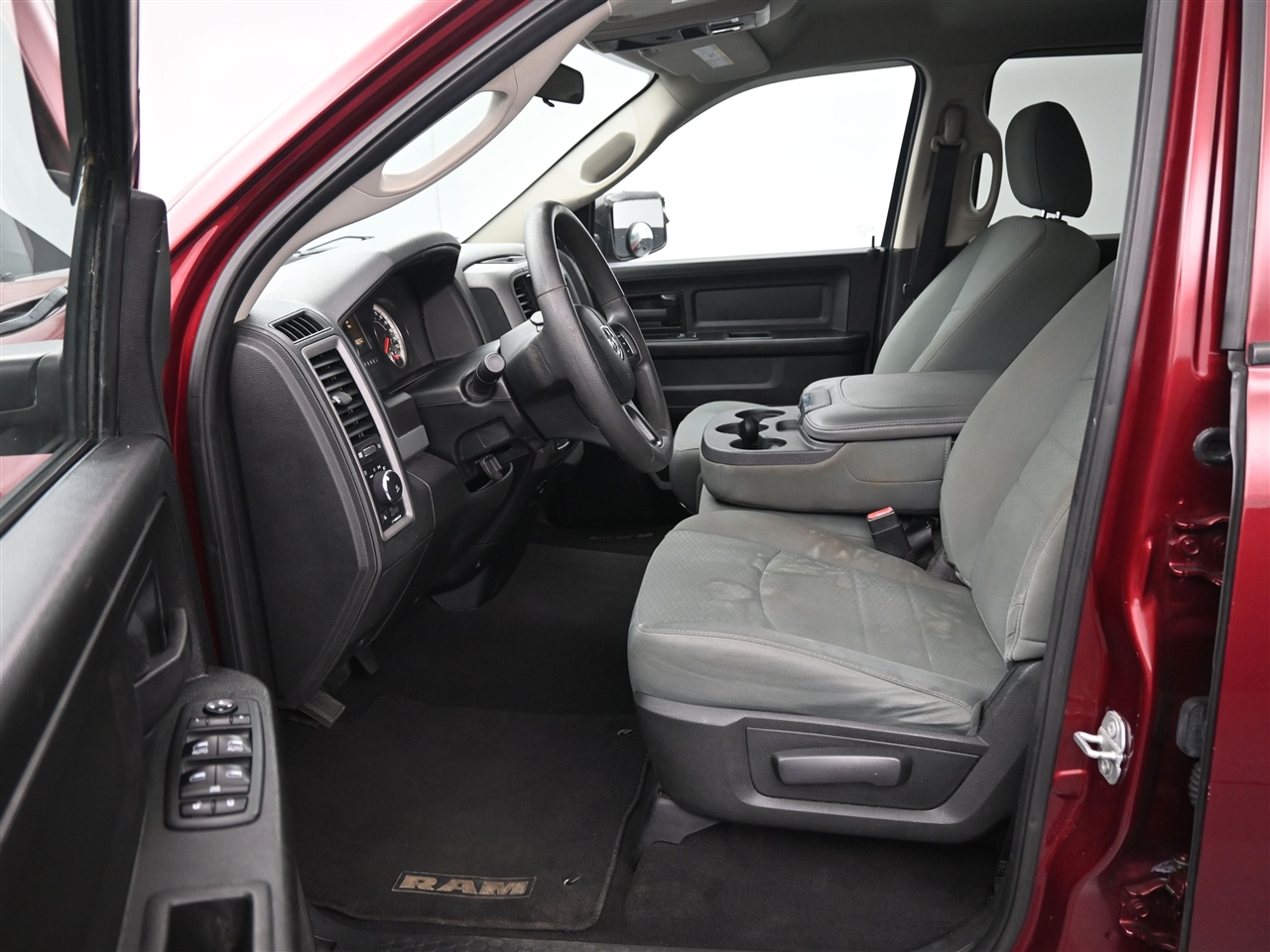 RAM 1500 Tradesman Quad Cab 4WD 2018 RAM 1500 Tradesman Quad Cab 4WD 2018