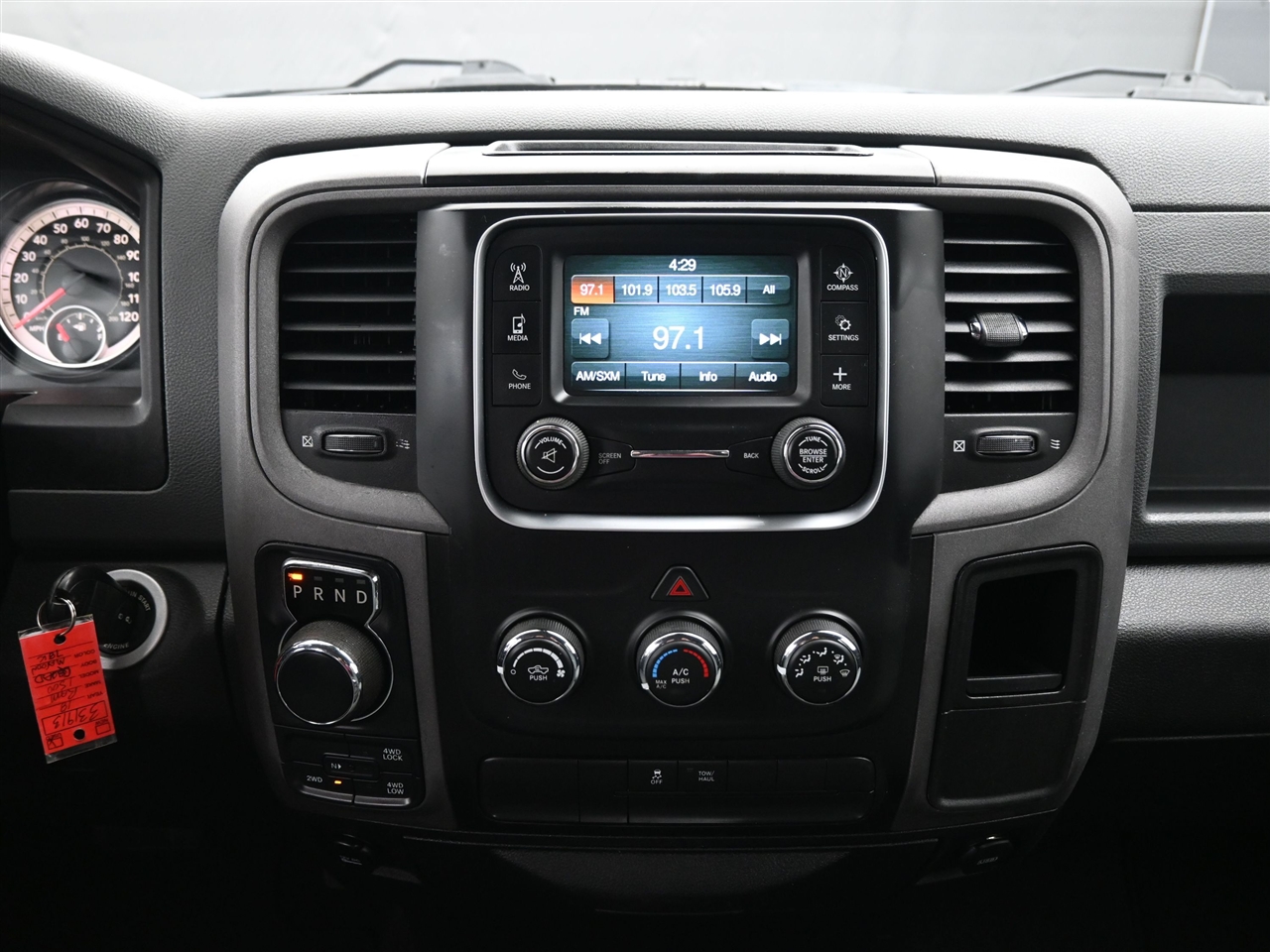 RAM 1500 Tradesman Quad Cab 4WD 2018 RAM 1500 Tradesman Quad Cab 4WD 2018