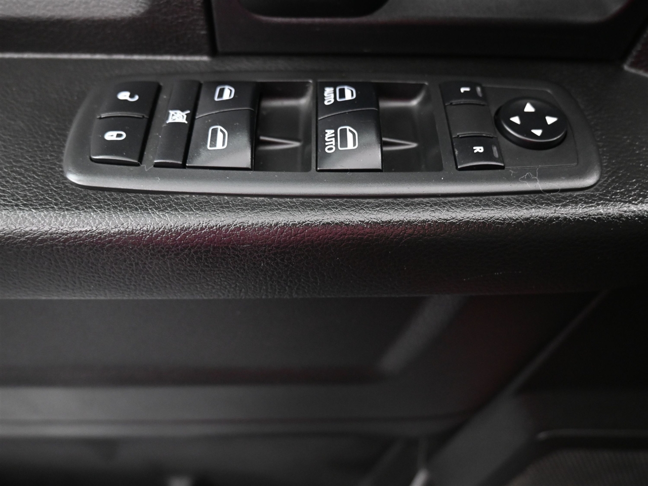 RAM 1500 Tradesman Quad Cab 4WD 2018 RAM 1500 Tradesman Quad Cab 4WD 2018