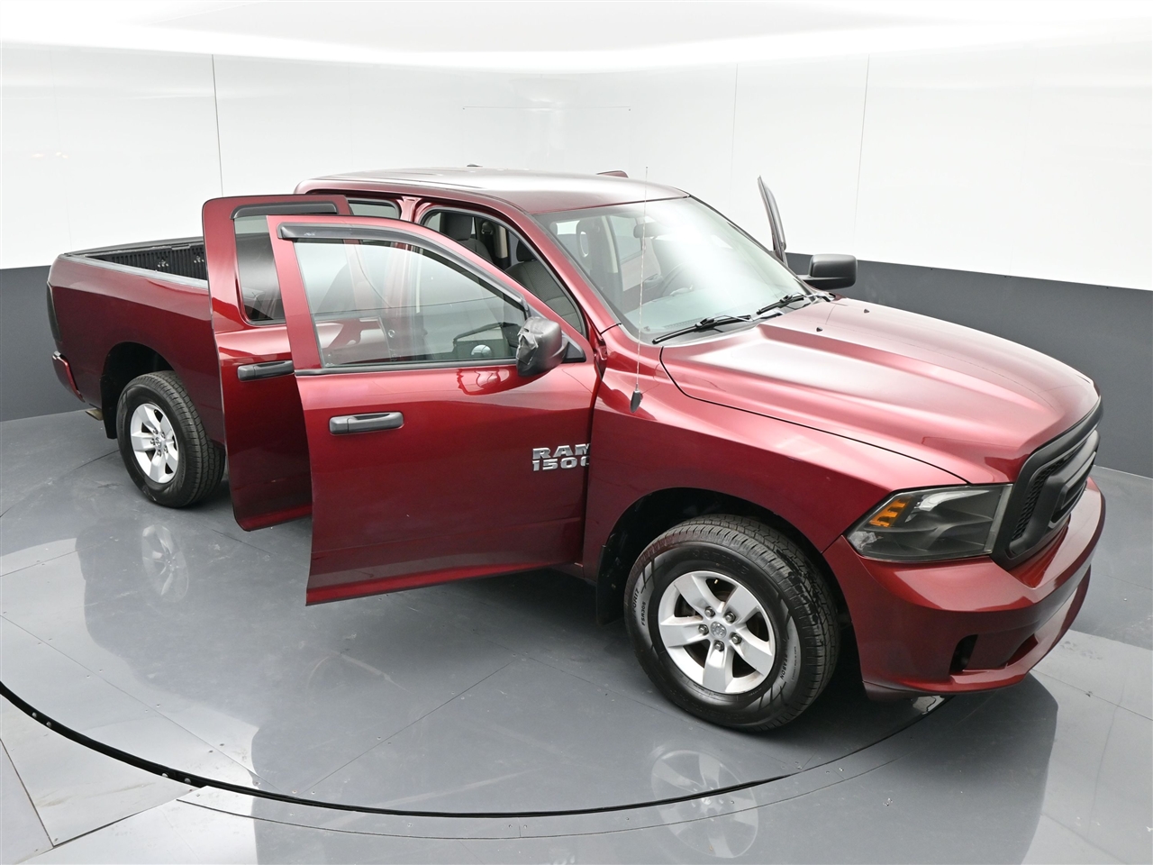 RAM 1500 Tradesman Quad Cab 4WD 2018 RAM 1500 Tradesman Quad Cab 4WD 2018