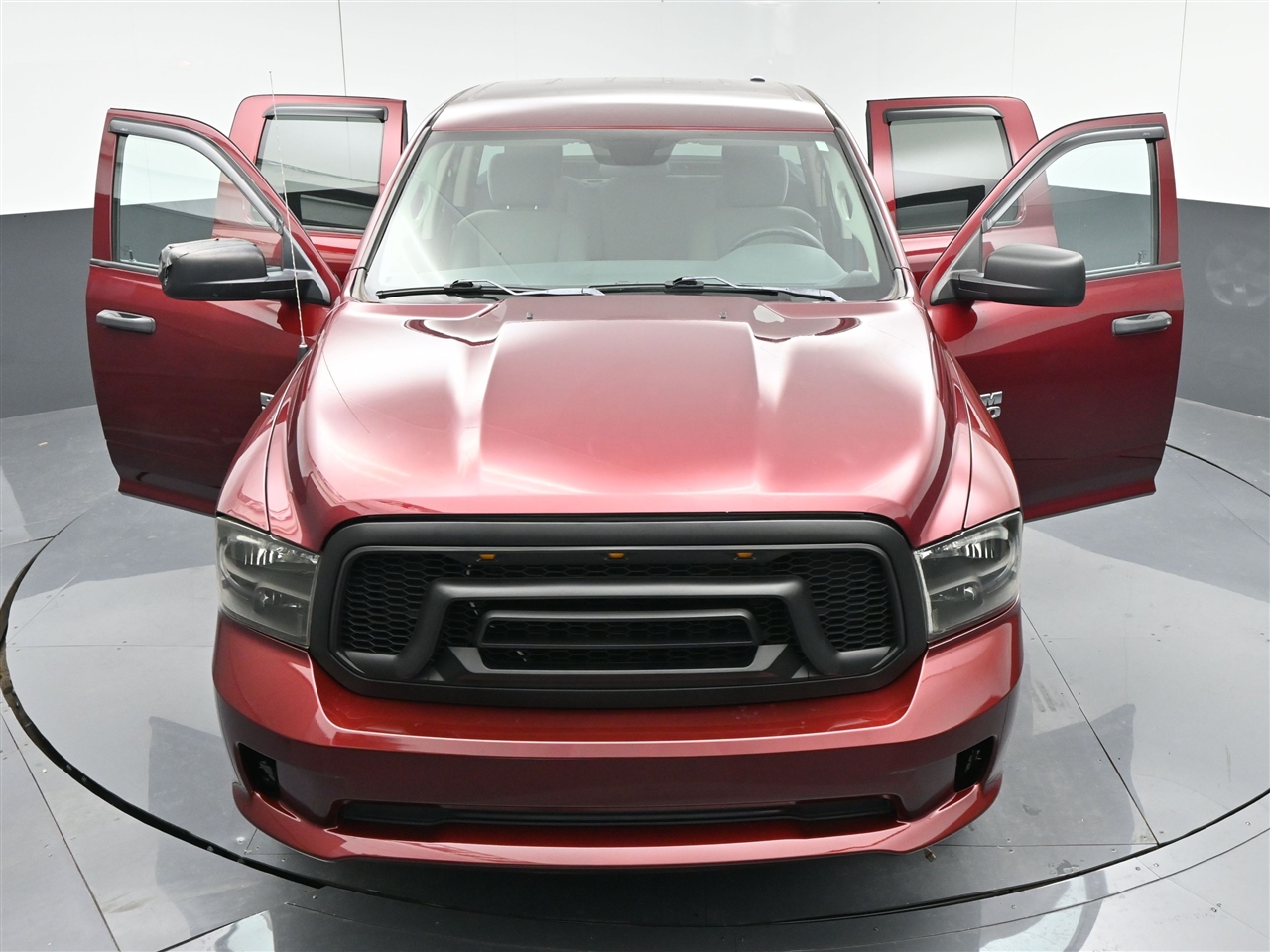 RAM 1500 Tradesman Quad Cab 4WD 2018 RAM 1500 Tradesman Quad Cab 4WD 2018