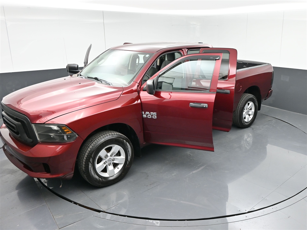 RAM 1500 Tradesman Quad Cab 4WD 2018 RAM 1500 Tradesman Quad Cab 4WD 2018