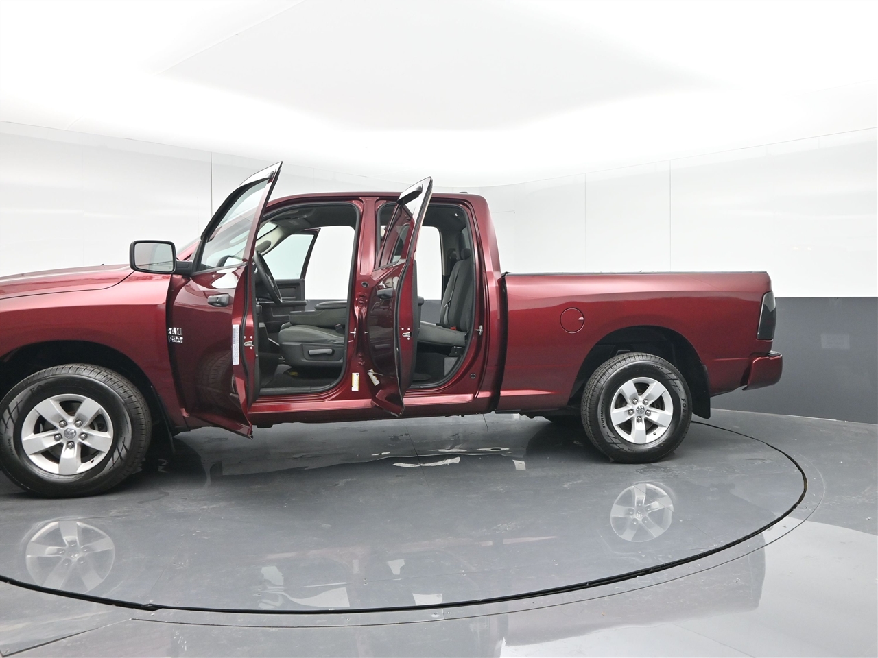 RAM 1500 Tradesman Quad Cab 4WD 2018 RAM 1500 Tradesman Quad Cab 4WD 2018