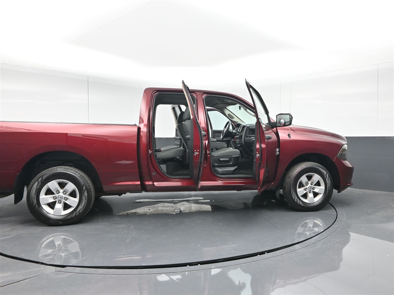 RAM 1500 Tradesman Quad Cab 4WD 2018 RAM 1500 Tradesman Quad Cab 4WD 2018