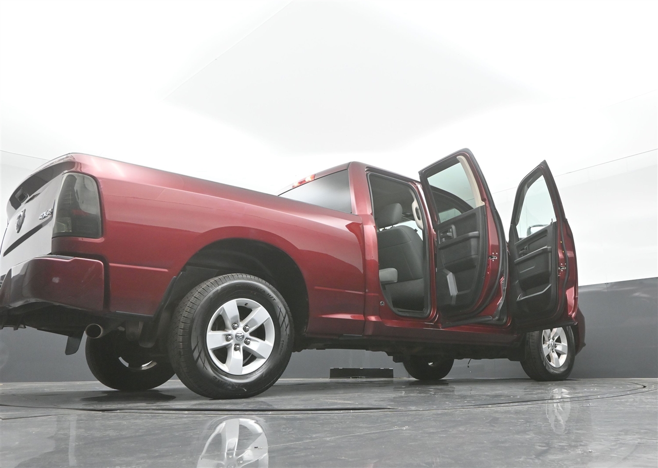 RAM 1500 Tradesman Quad Cab 4WD 2018 RAM 1500 Tradesman Quad Cab 4WD 2018