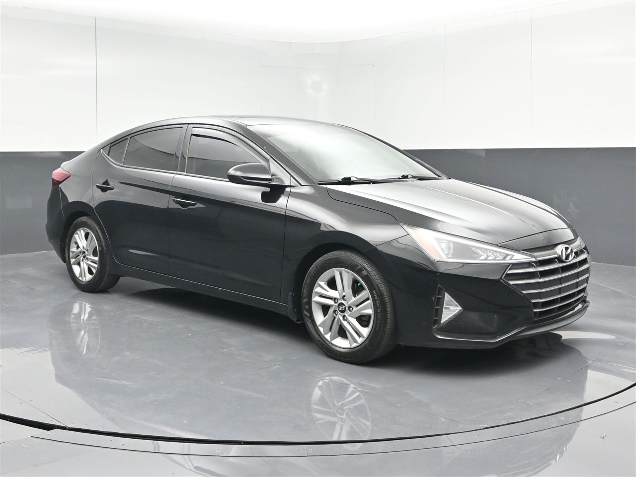 2020 Hyundai Elantra Limited photo 3