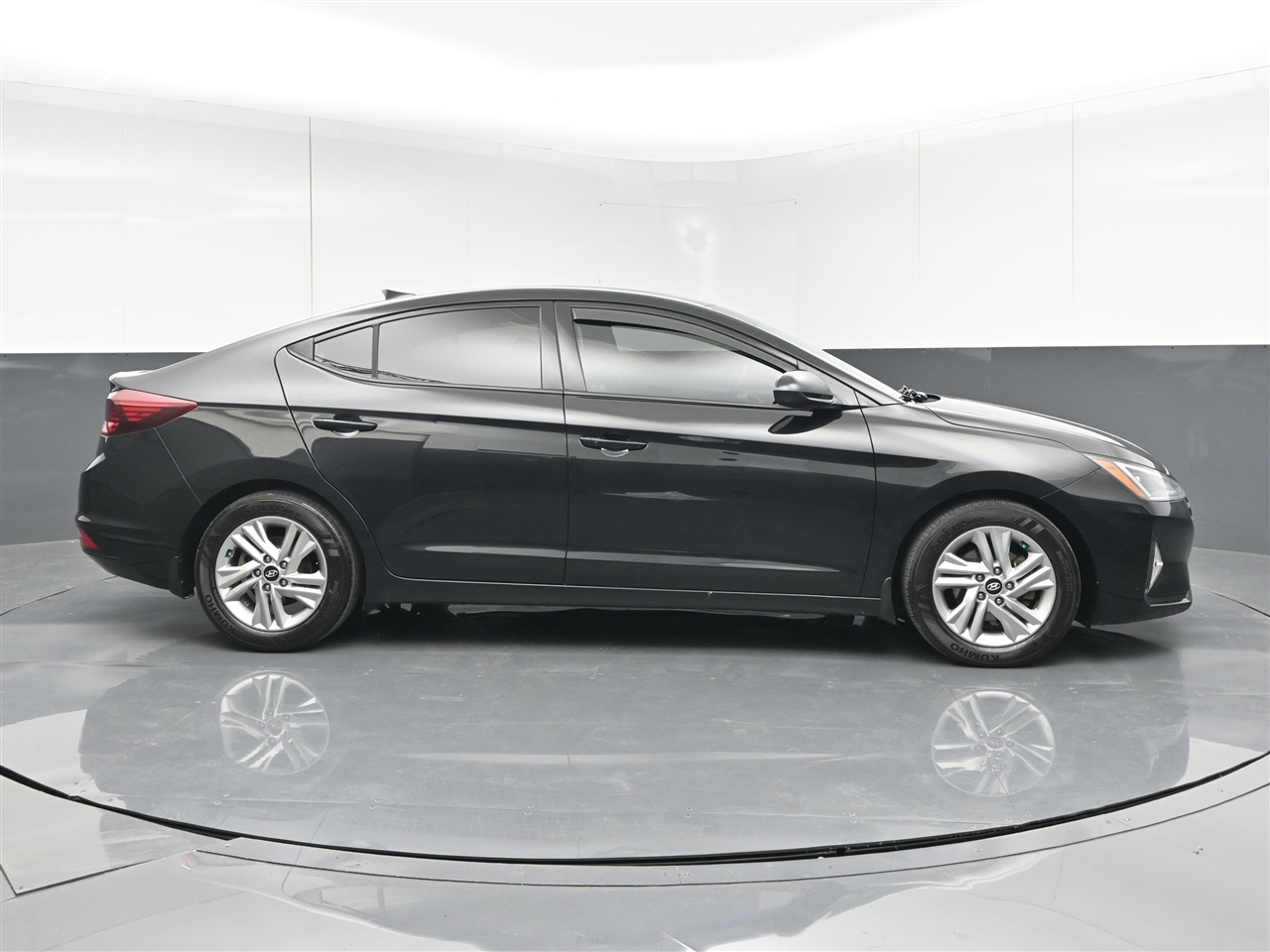 2020 Hyundai Elantra Limited photo 4