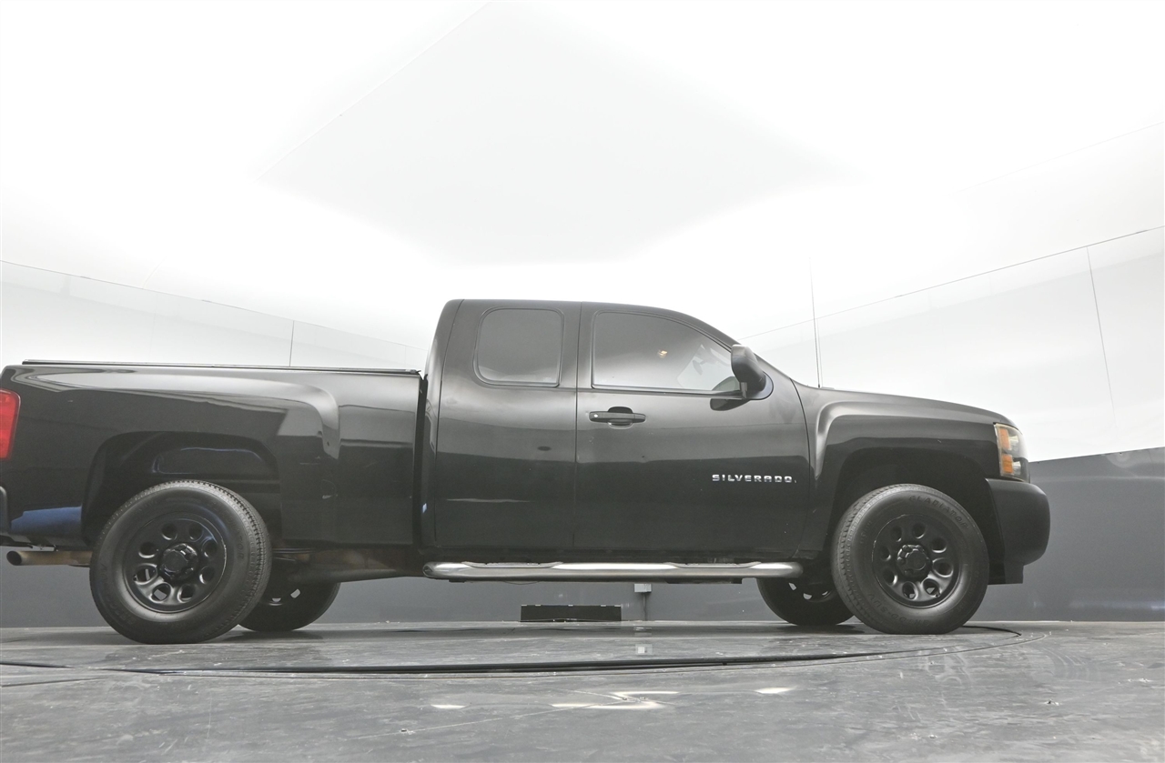 Chevrolet Silverado 1500 Work Truck Ext. Cab 2WD 2011 Chevrolet Silverado 1500 Work Truck Ext. Cab 2WD 2011